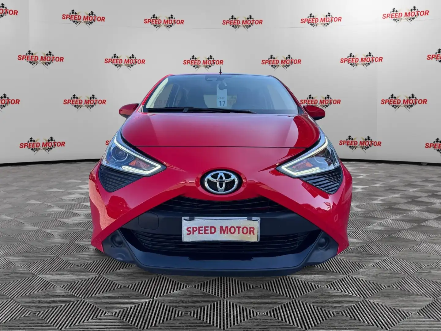 Toyota Aygo 1.0 72 CV 5 porte x-fun AUTOMATICA, RETROCAMERA Rosso - 2