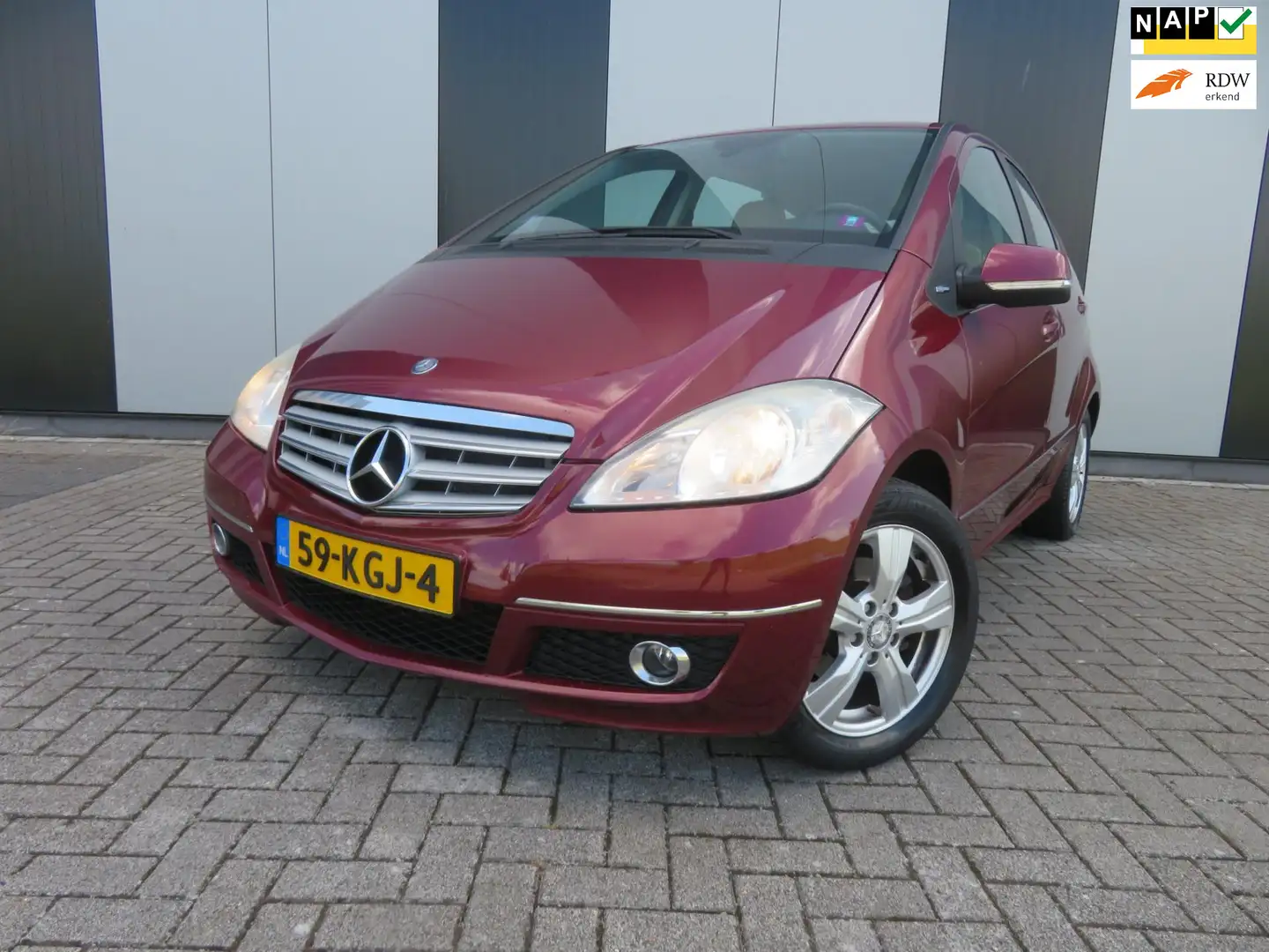 Mercedes-Benz A 160 BlueEFFICIENCY Business Class Avantgarde Rouge - 1