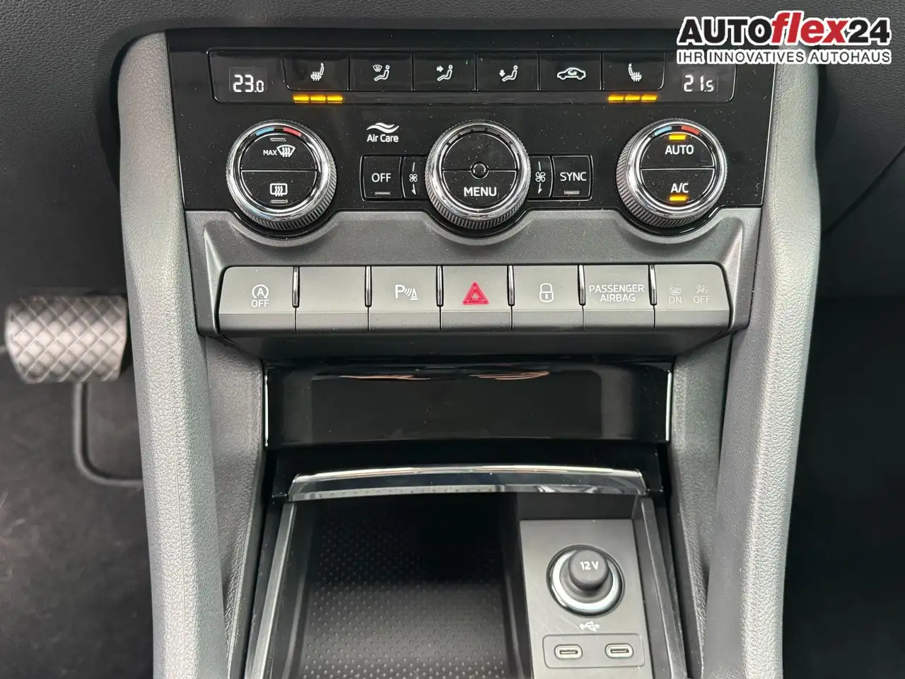 Skoda Karoq 1.5 TSI DSG Top Selection 2Zoklima 2xEinparkhil..., миниатюра 18