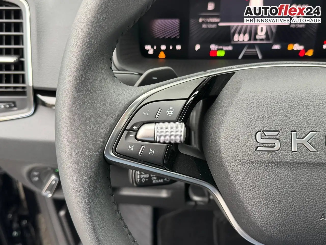 Skoda Karoq 1.5 TSI DSG Top Selection 2Zoklima 2xEinparkhil..., миниатюра 14