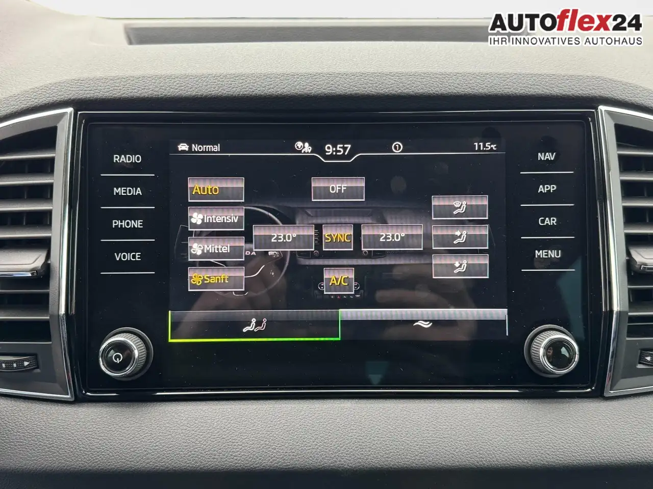 Skoda Karoq 1.5 TSI DSG Top Selection 2Zoklima 2xEinparkhil..., миниатюра 22