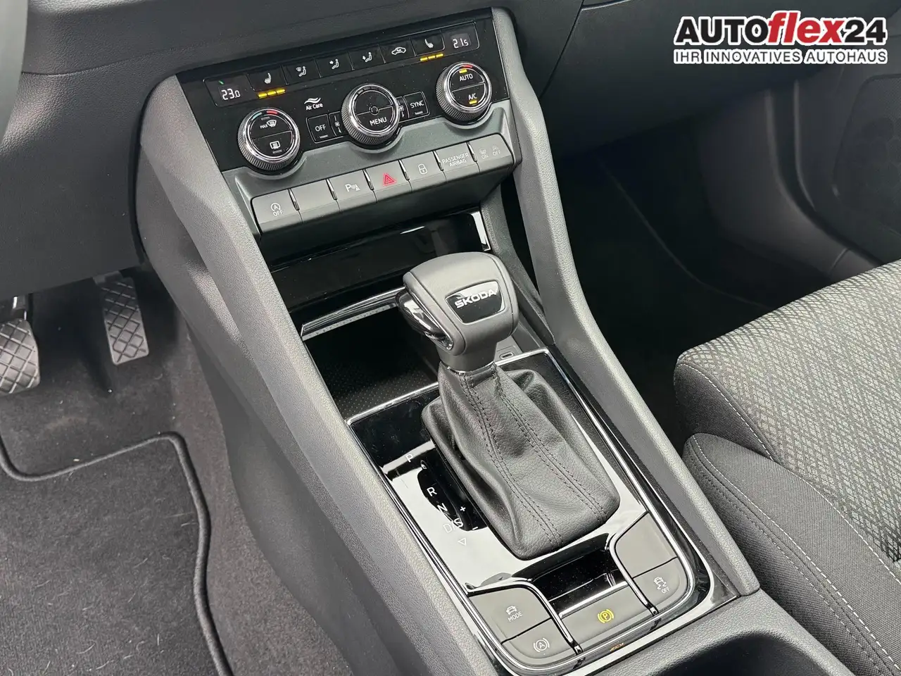 Skoda Karoq 1.5 TSI DSG Top Selection 2Zoklima 2xEinparkhil..., миниатюра 16