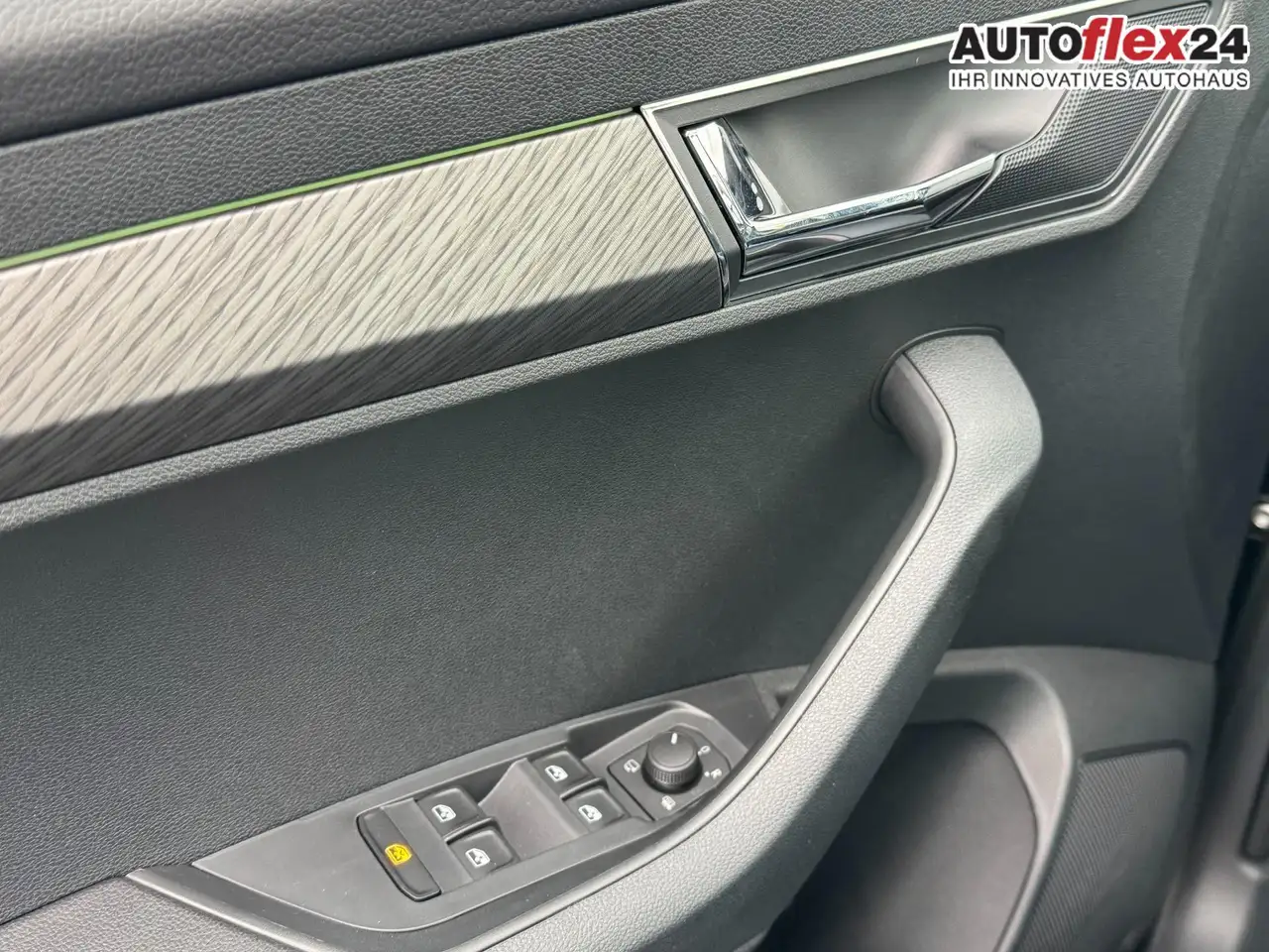 Skoda Karoq 1.5 TSI DSG Top Selection 2Zoklima 2xEinparkhil..., миниатюра 27