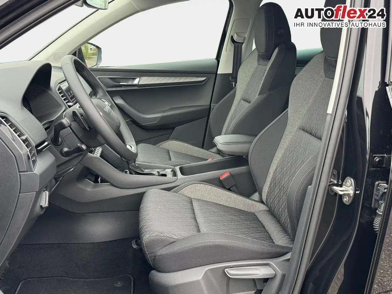 Skoda Karoq 1.5 TSI DSG Top Selection 2Zoklima 2xEinparkhil..., миниатюра 28