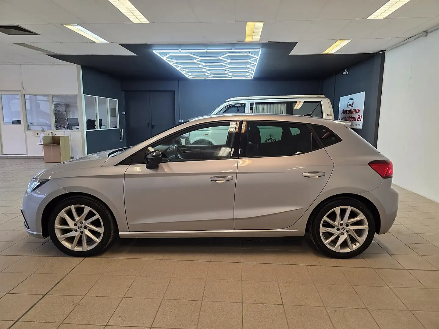 SEAT Ibiza 1,0 TSI FR Austria LED/ASSIST/TEMPOMAT/PDC Silber - 2