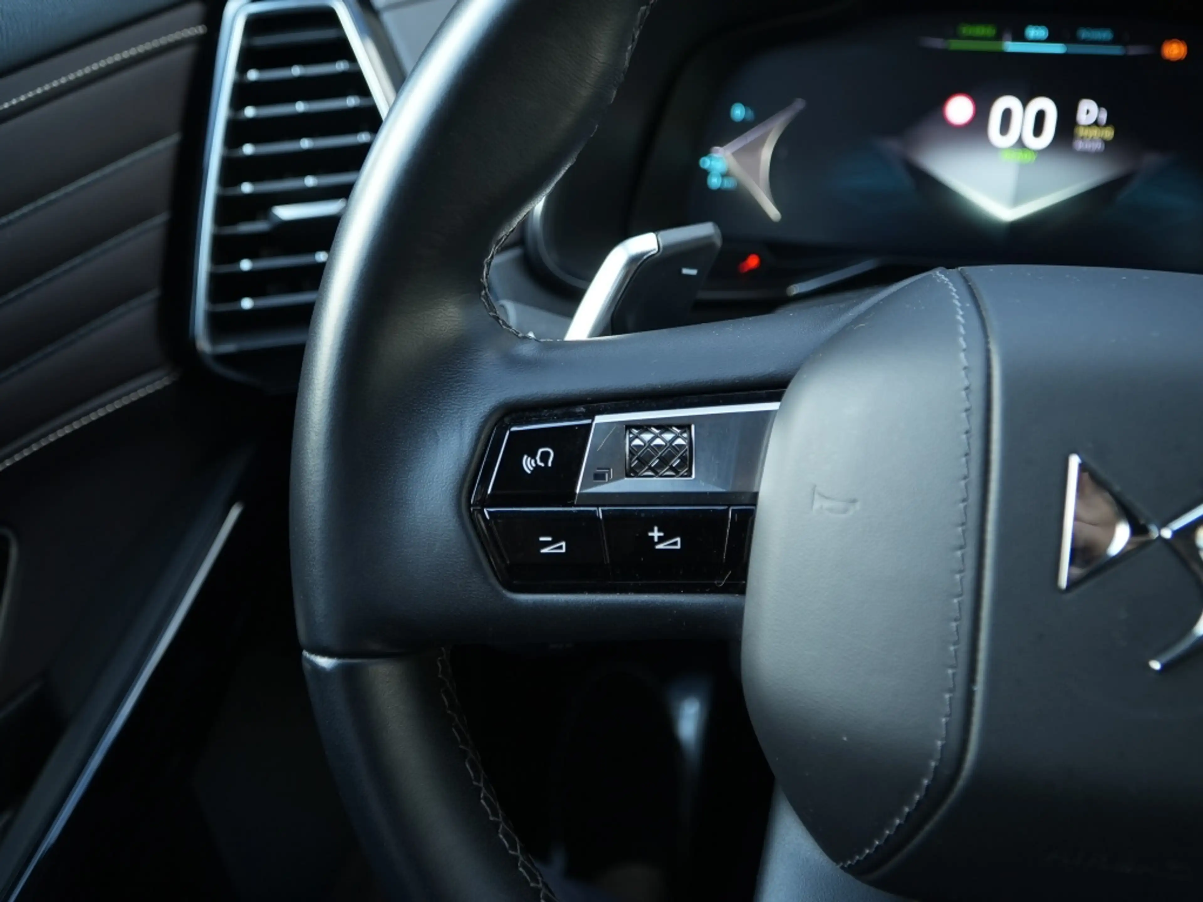 DS Automobiles DS 7 E-Tense 300 PK 4x4 Antoine de Saint Exupéry | Foca — photo 9