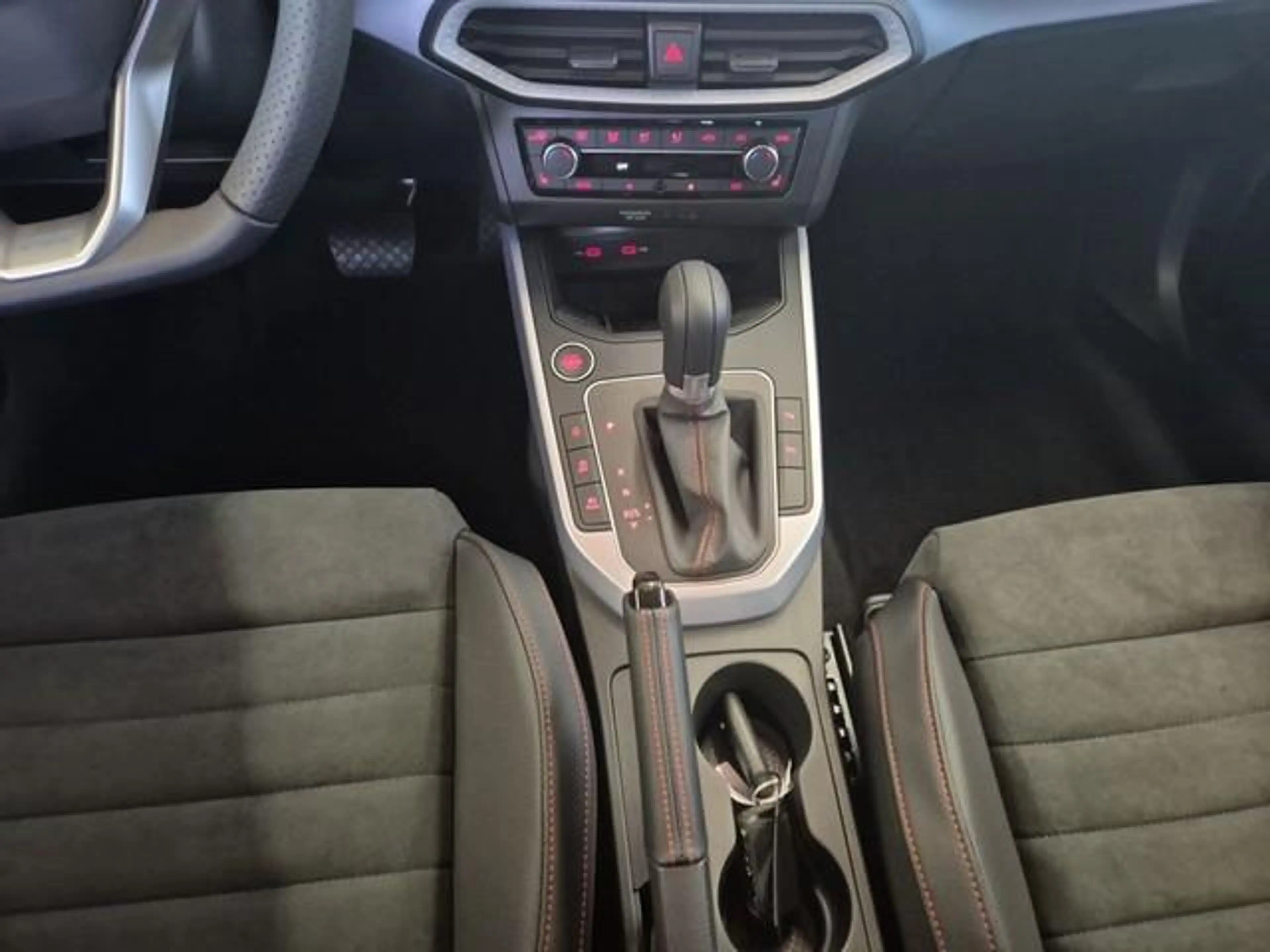 SEAT Arona 1.0 TSI DSG FR-Line *AHK*LED*Navi*Kamera* — photo 13