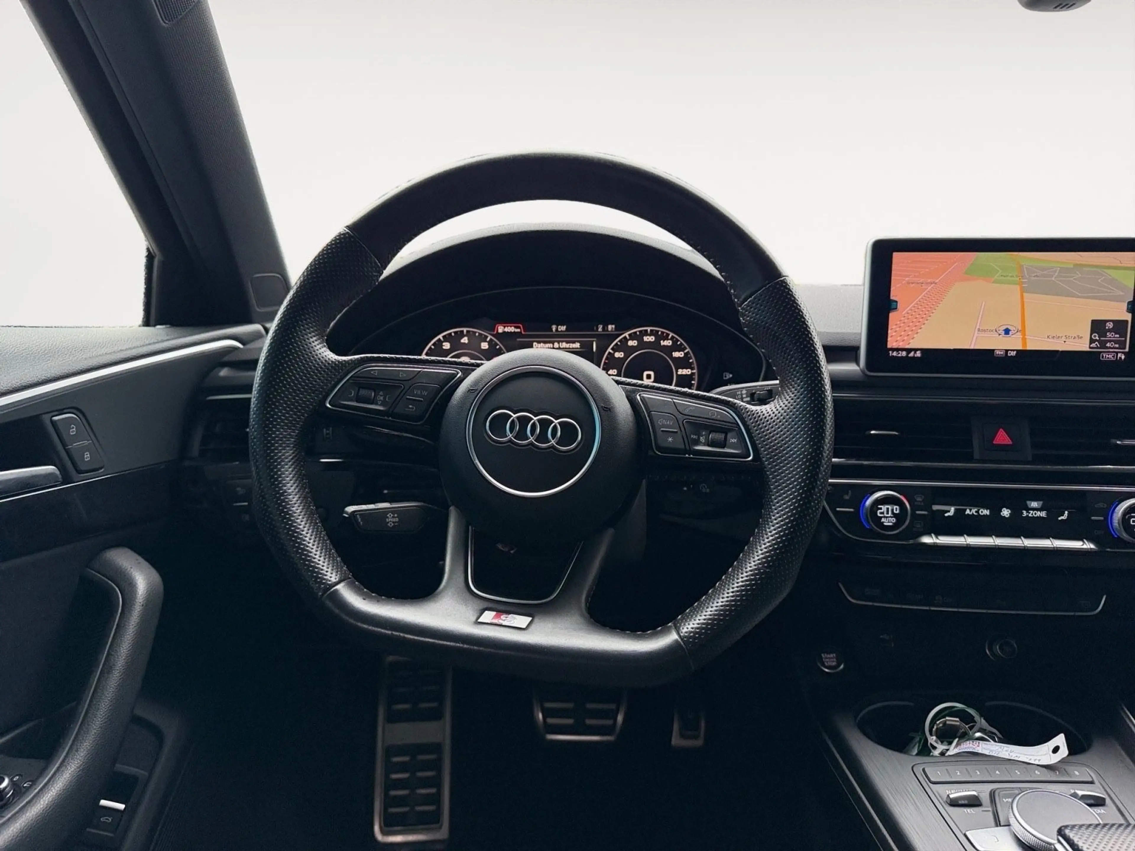 Audi A4 Avant sport ultra 3x S-Line Matrix Pano — photo 12
