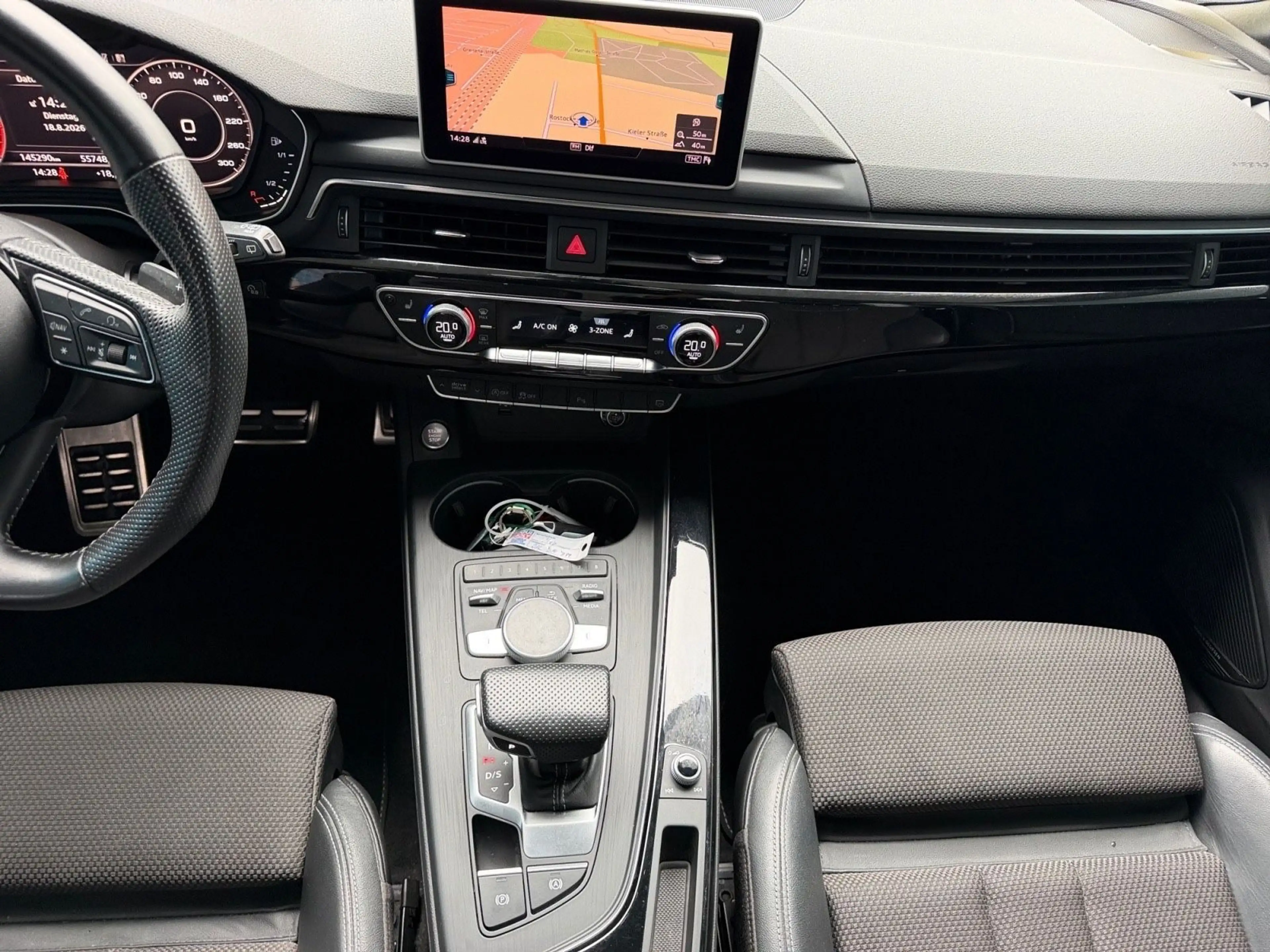 Audi A4 Avant sport ultra 3x S-Line Matrix Pano — photo 10