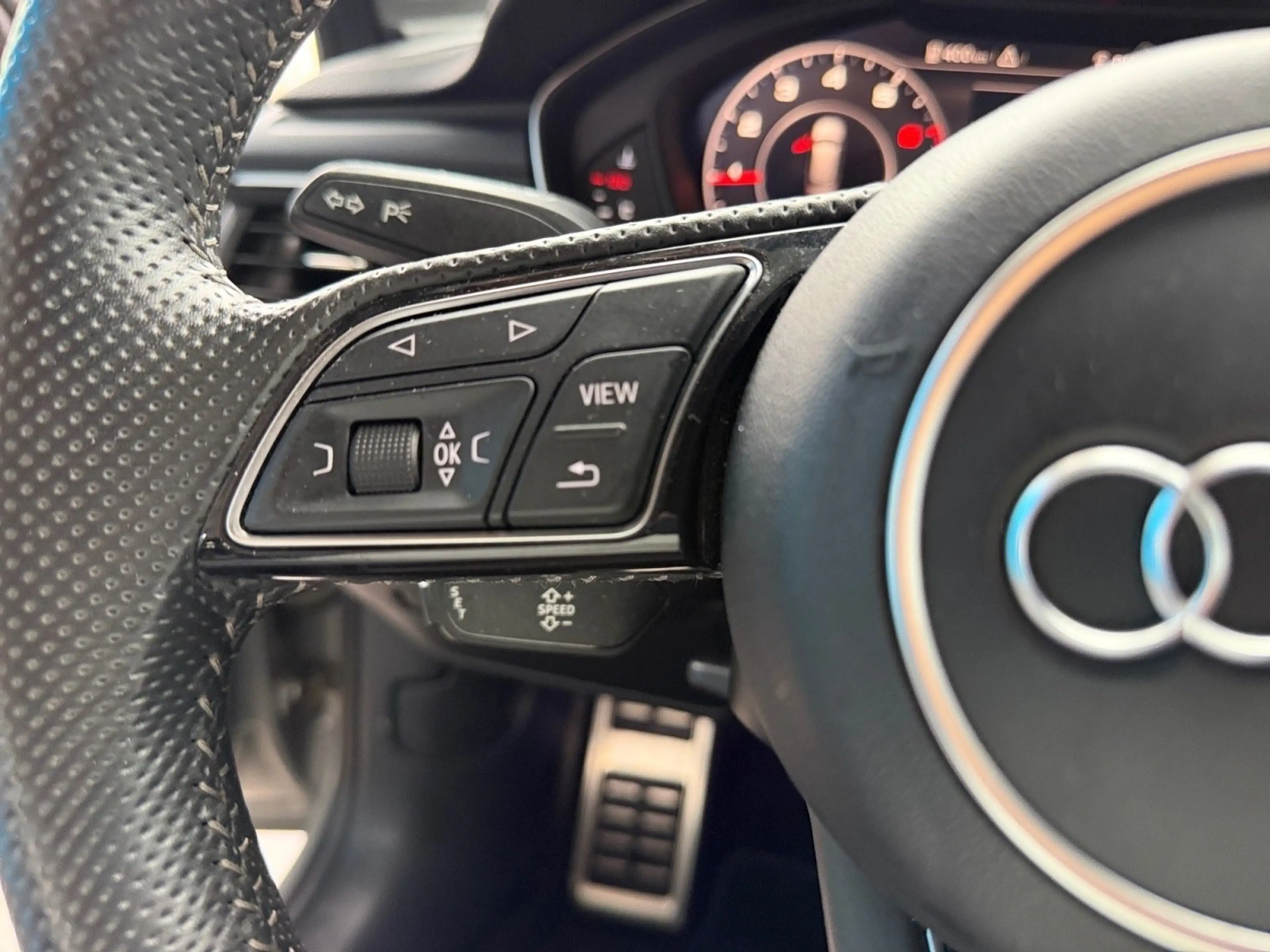 Audi A4 Avant sport ultra 3x S-Line Matrix Pano — photo 13