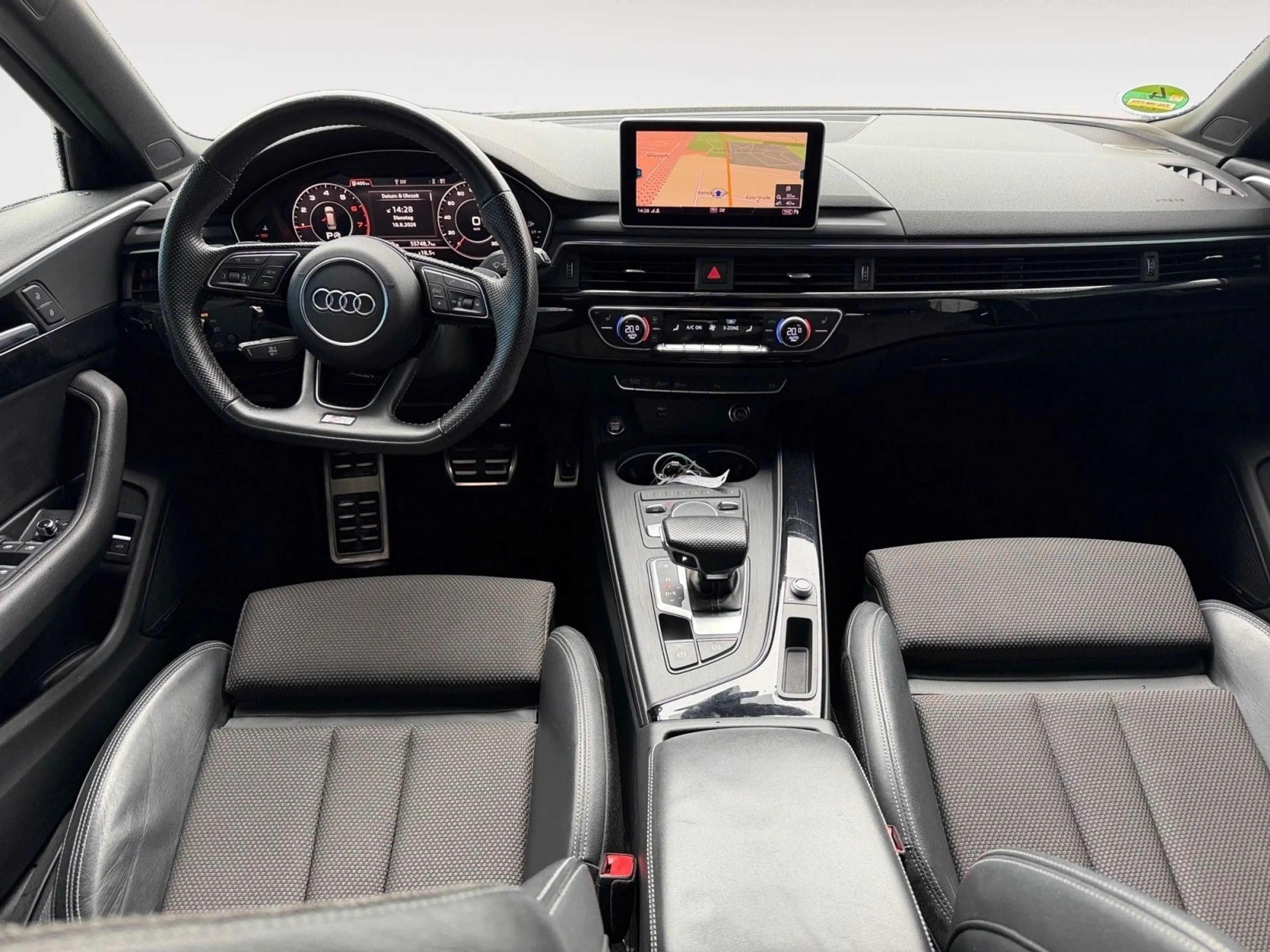 Audi A4 Avant sport ultra 3x S-Line Matrix Pano — photo 9