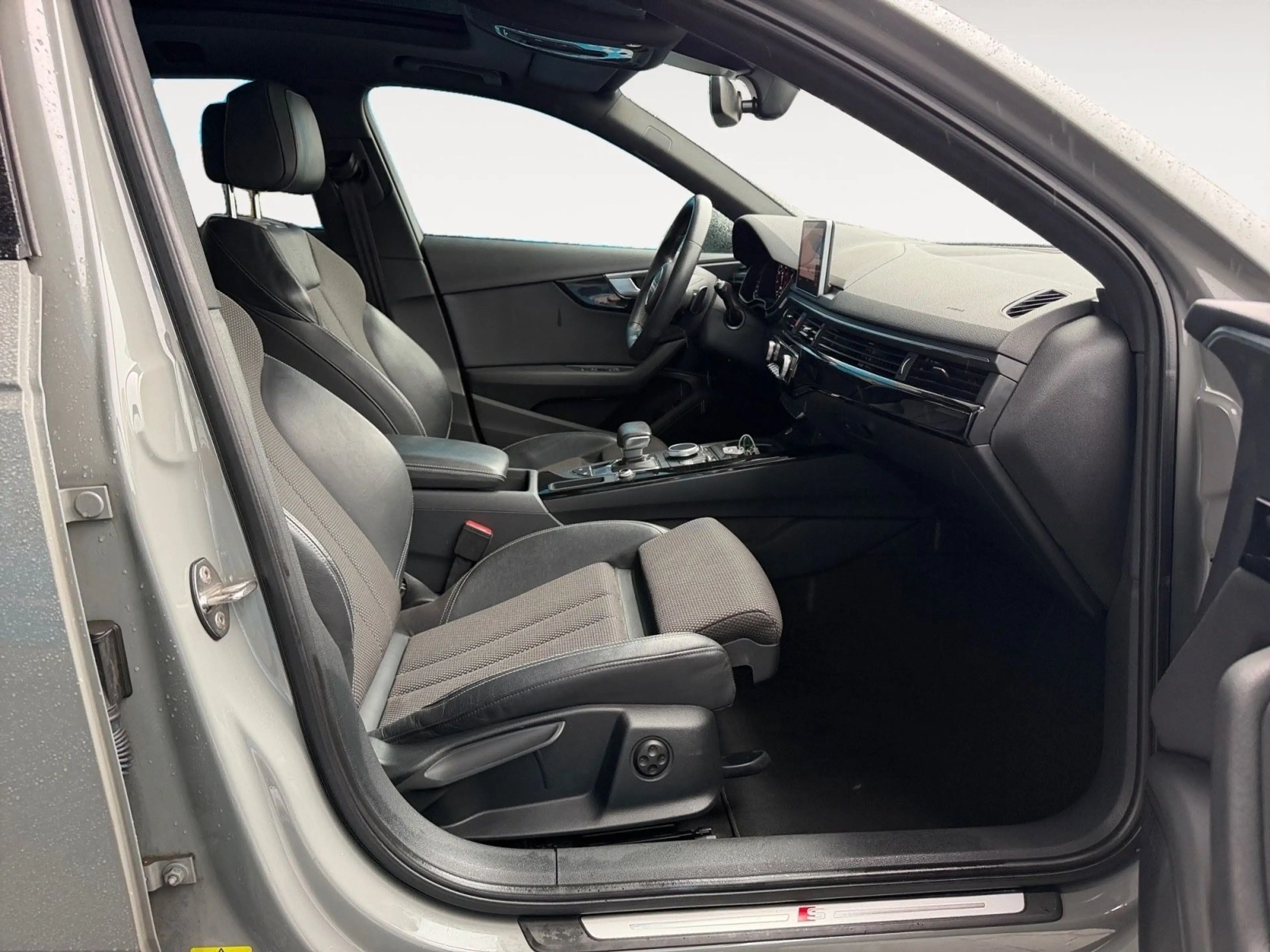 Audi A4 Avant sport ultra 3x S-Line Matrix Pano — photo 8