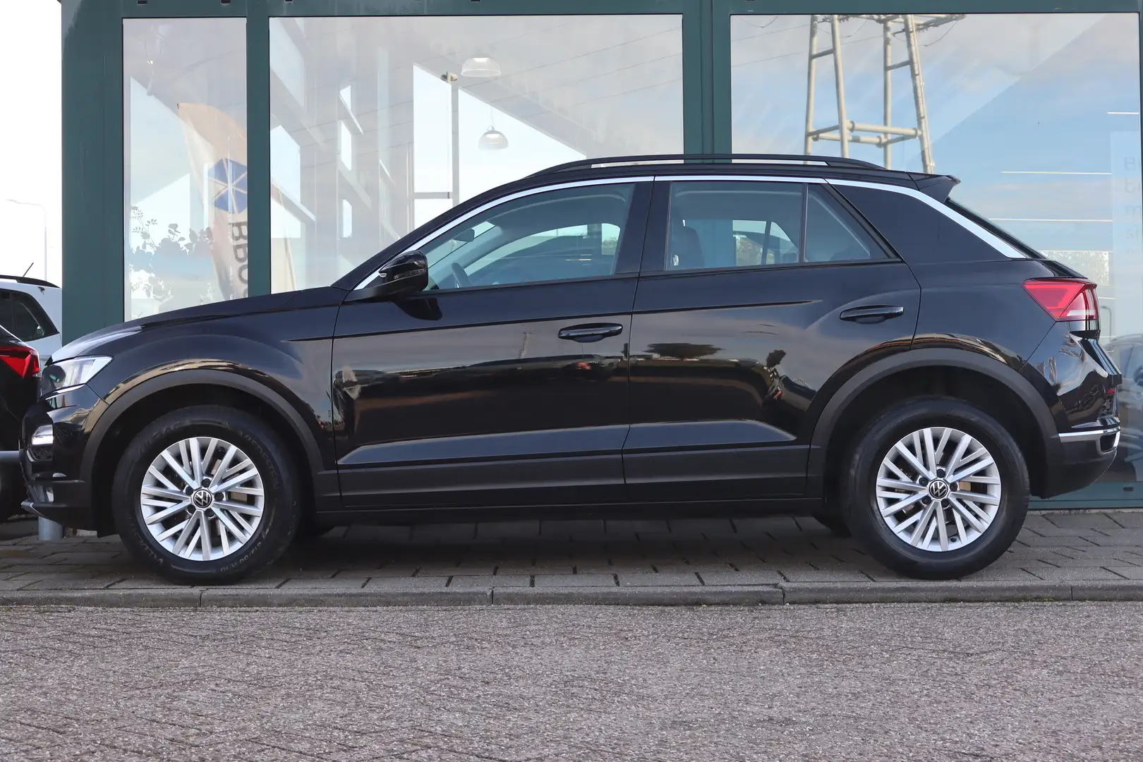 Volkswagen T-Roc 1.0 TSI Style 110PK | Cruise control adaptief | Hi Zwart - 2