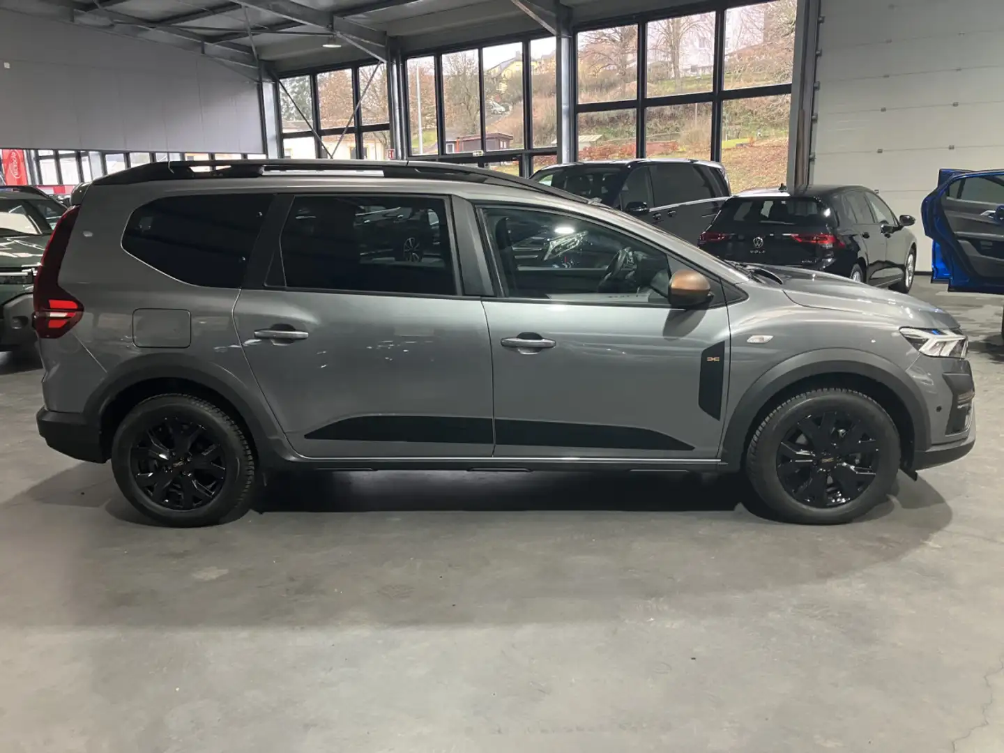 Dacia Jogger 1.6 Hybrid TCe 140HP Extreme 7 seats Auto Gris - 2