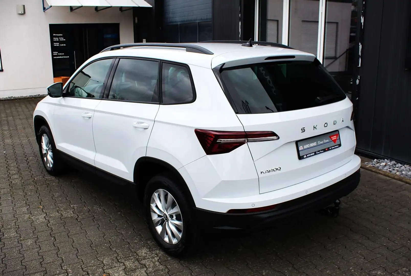 Skoda Karoq Skoda Karoq Selection 1.5 TSI 110kW/150PS, DSG, Weiß - 2
