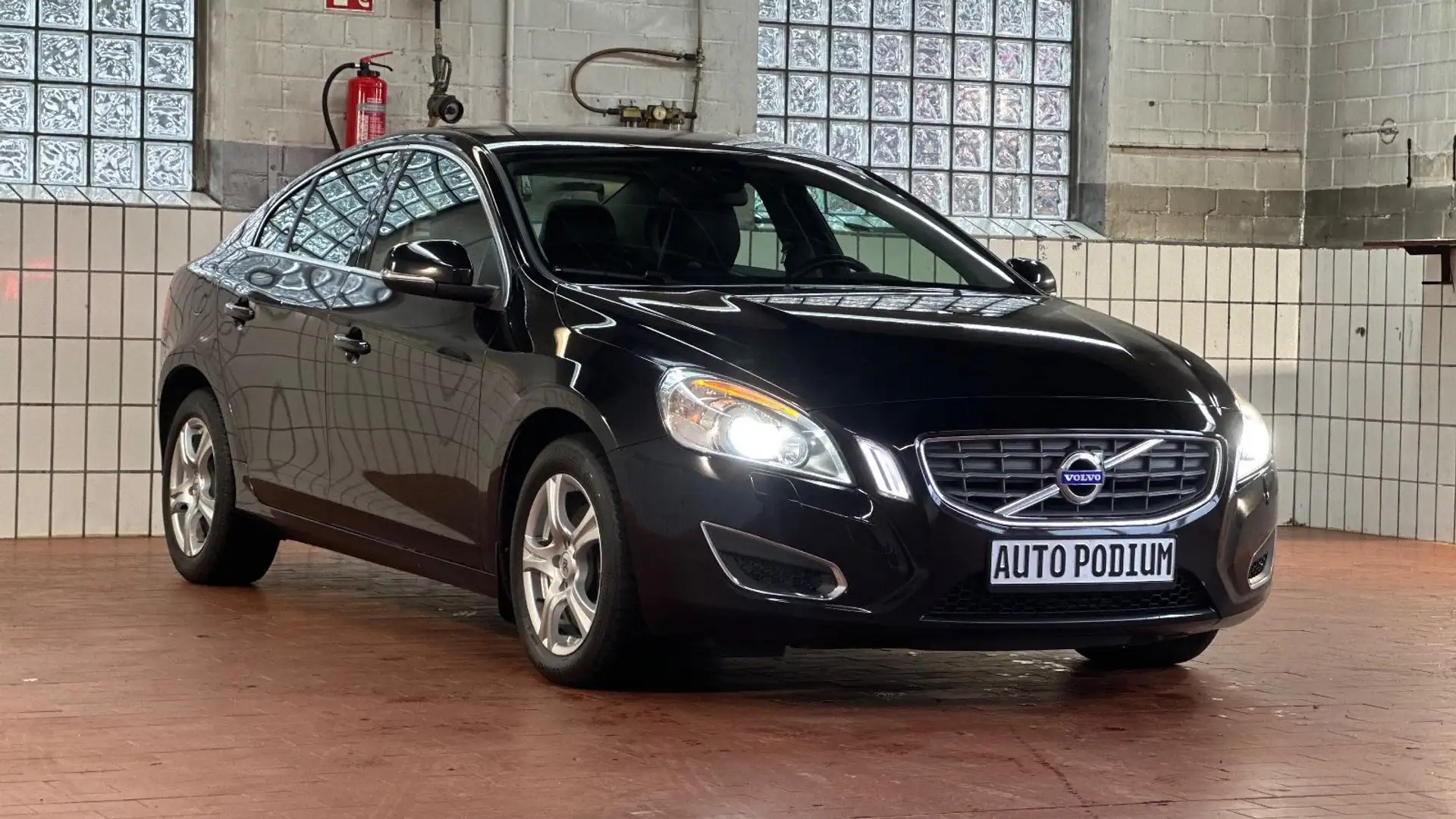 Volvo S60 Lim. Summum LEDER NAVI XENON Nero - 1