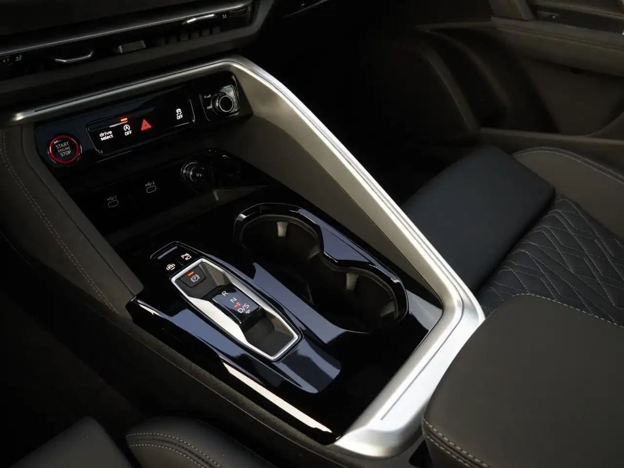Audi SQ5 снимка Audi SQ5