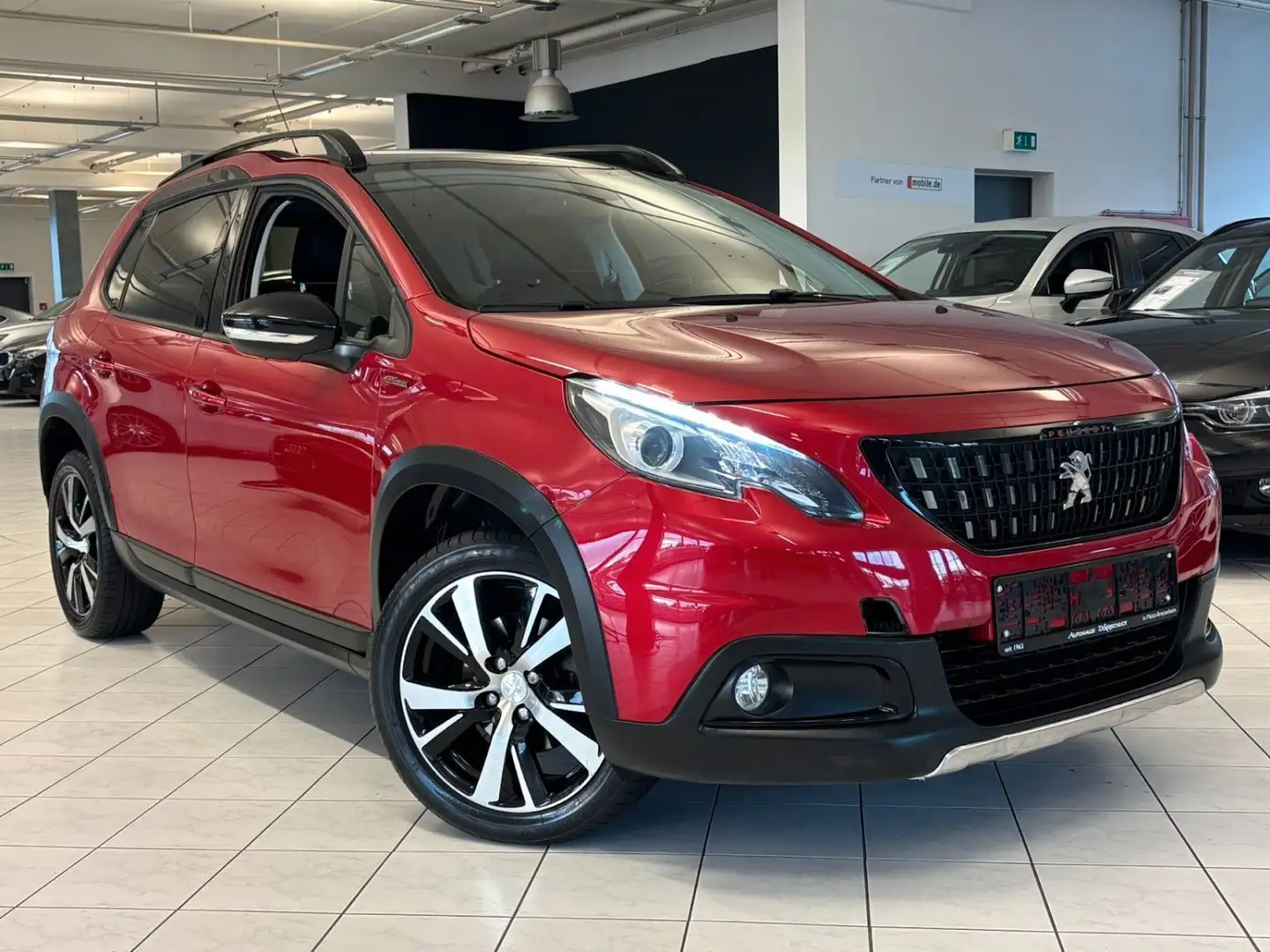 Peugeot 2008 GT Line*AUTOMATIK*NAVI*PANO*PDC*KAMERA Rot - 2