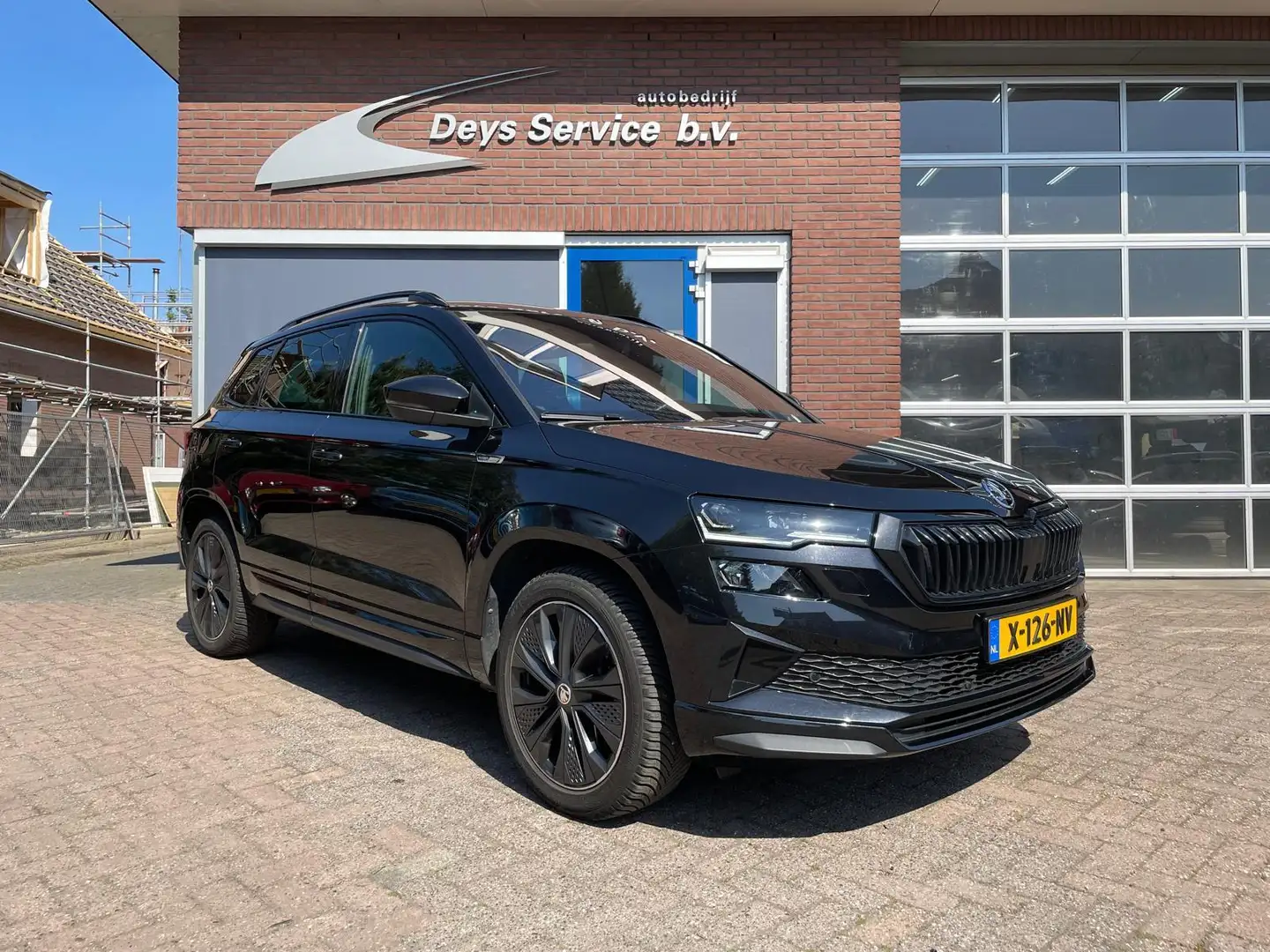 Skoda Karoq 1.5 TSI ACT Sportline Business Zwart - 1