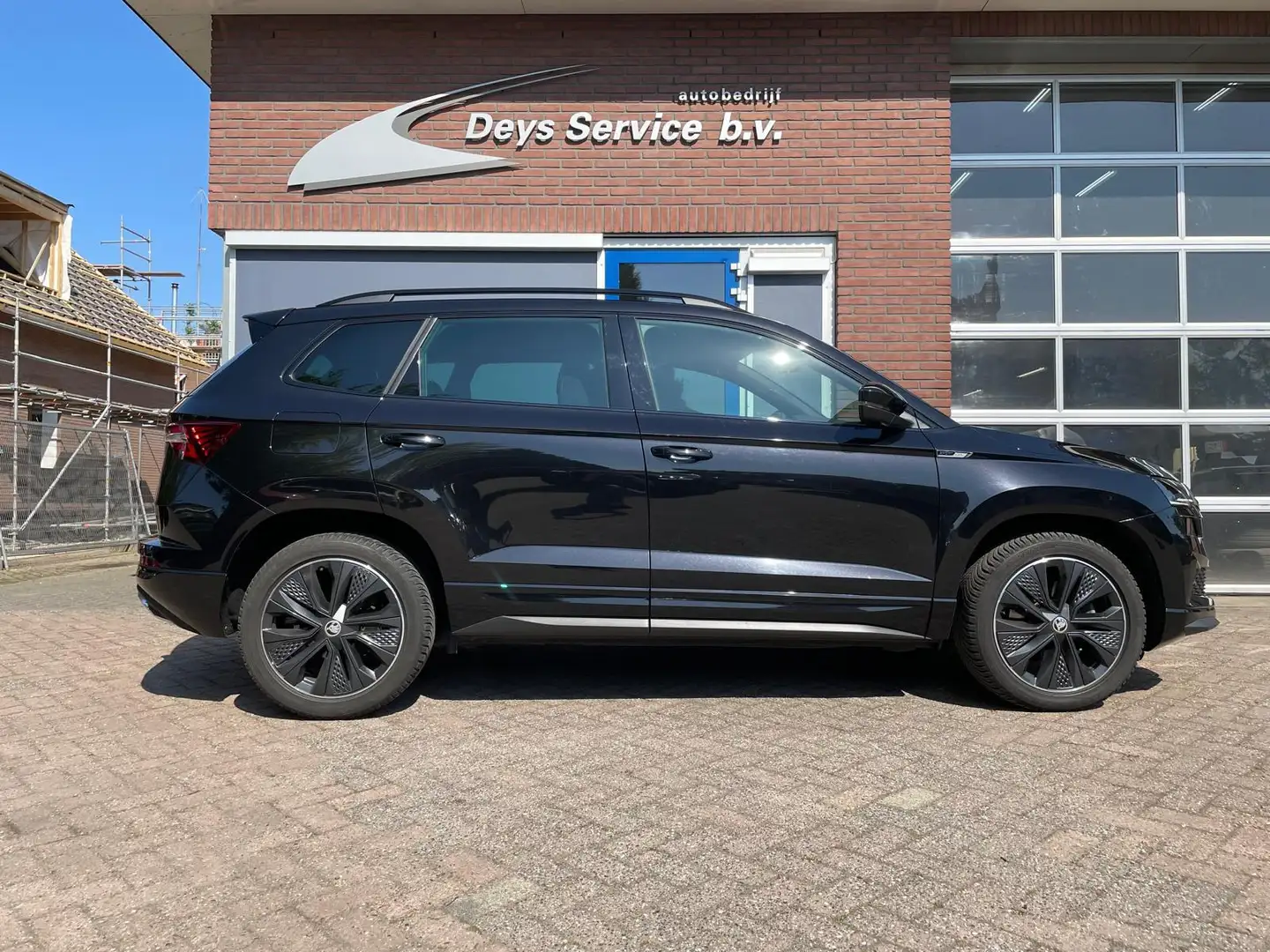 Skoda Karoq 1.5 TSI ACT Sportline Business Zwart - 2