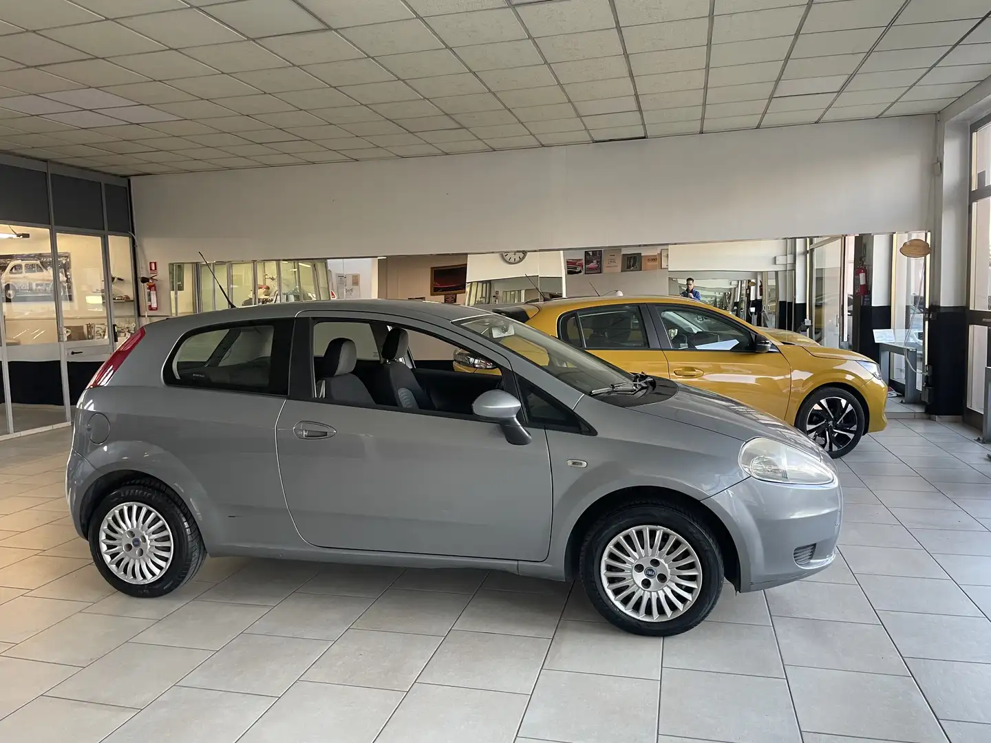 Fiat Grande Punto Grande Punto 3p 1.4 Dynamic 77cv - Nessun vincolo Gris - 2