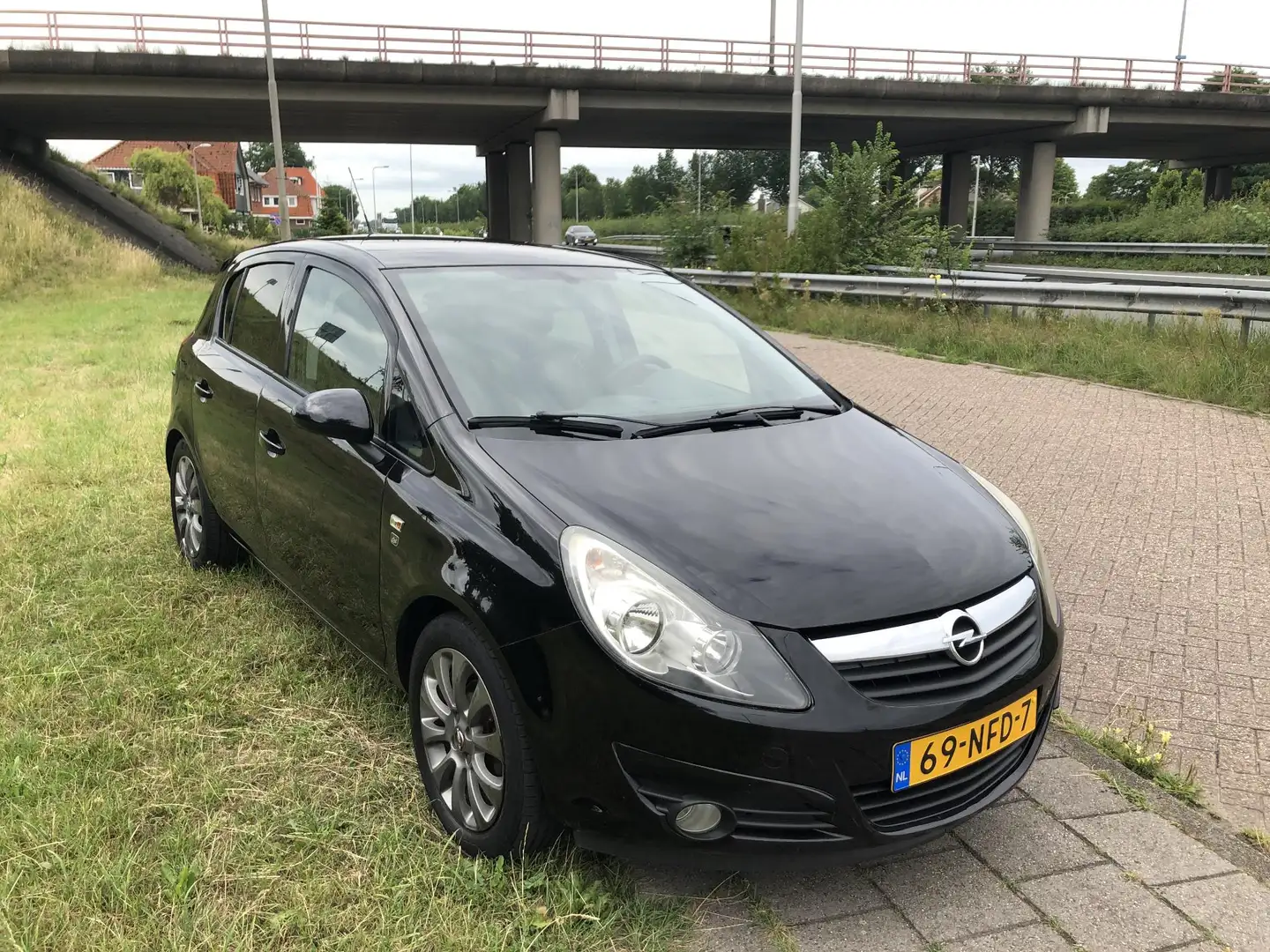 Opel Corsa 1.2-16V '111' Edition 5-drs AUTOMAAT|AIRCO|CRUISE Zwart - 2