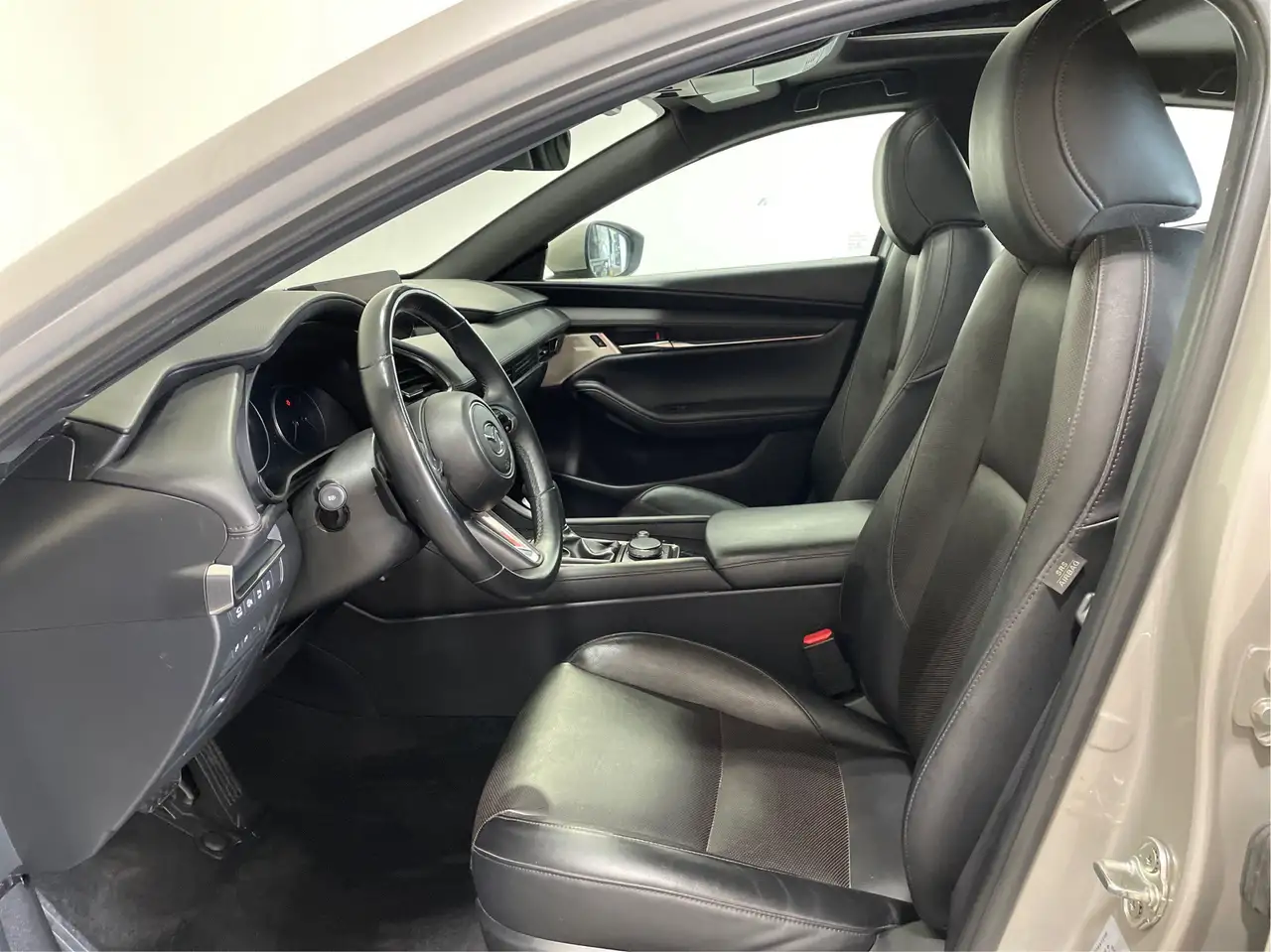 Mazda 3 снимка Mazda 3