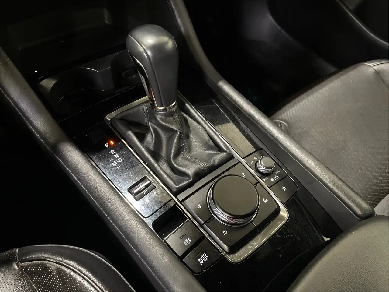 Mazda 3 снимка Mazda 3