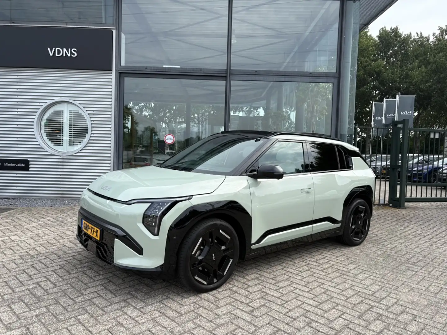 Kia EV3 GT-PlusLine 81.4 kWh ACTIE PRIJS!! SNEL RIJDEN Groen - 2