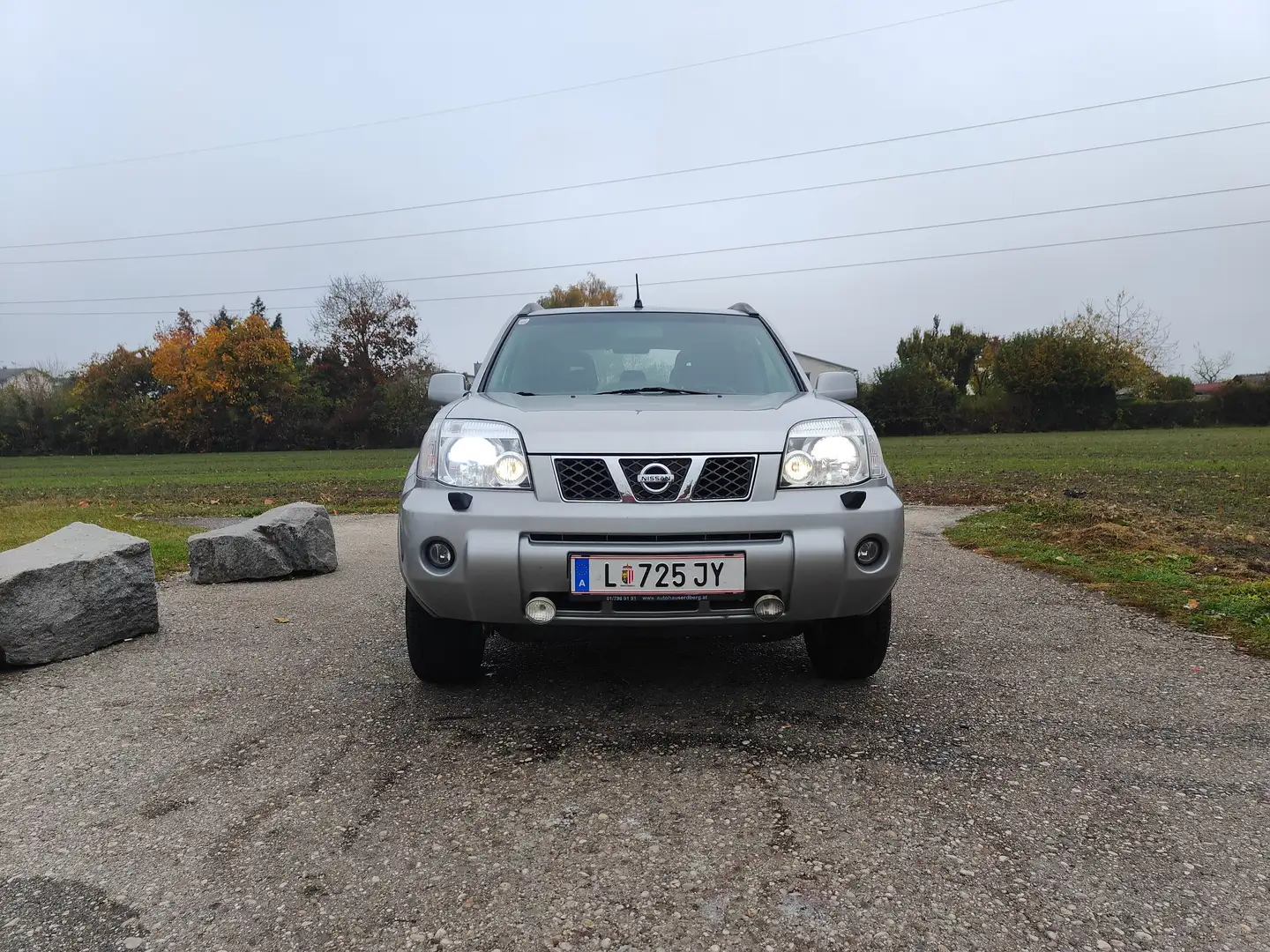 Nissan X-Trail X-TRAIL Elegance 2,2 dCi 16V Elegance Silber - 2
