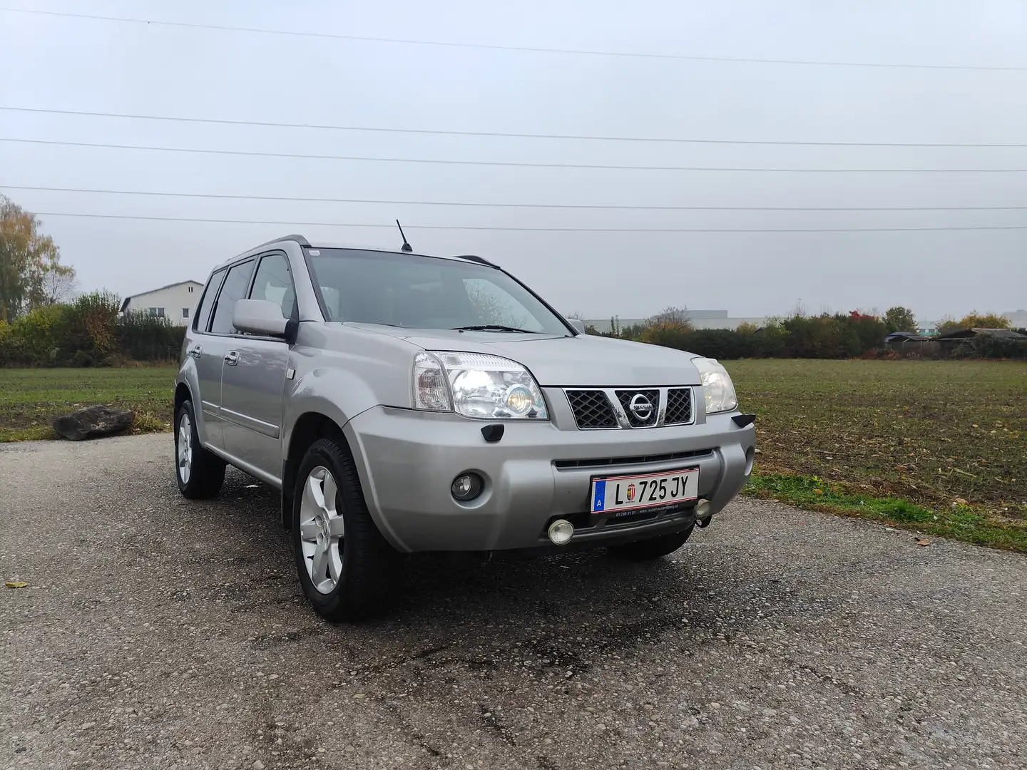 Nissan X-Trail X-TRAIL Elegance 2,2 dCi 16V Elegance Silber - 1