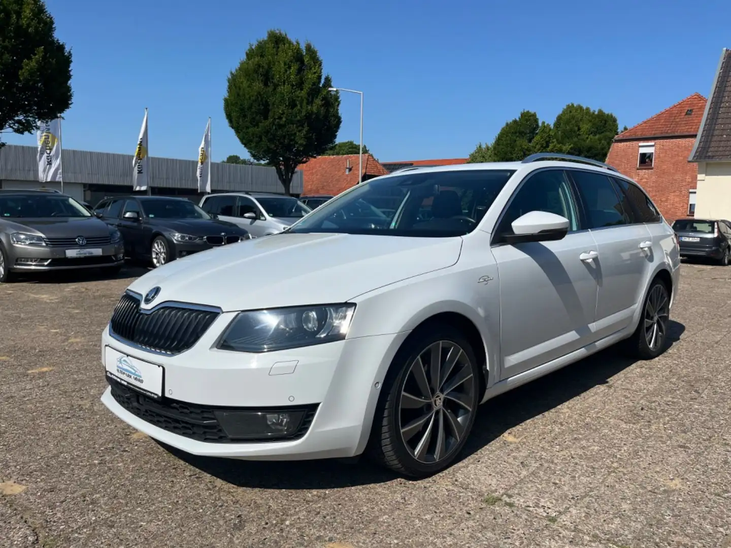 Skoda Octavia 2.0 TDI Laurin & Klement,Automatik,AHK Weiß - 1