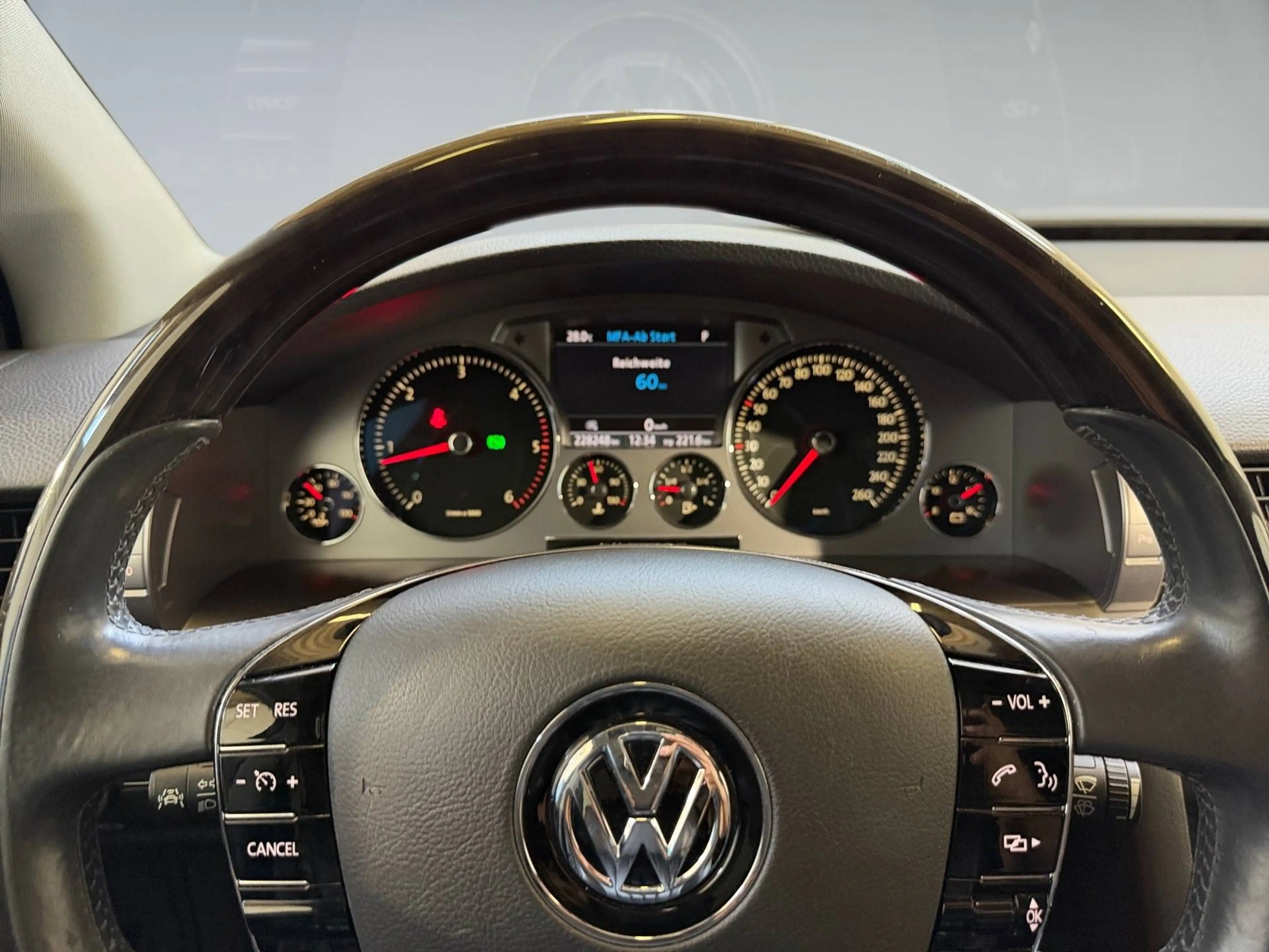 Volkswagen Phaeton 3.0 V6 TDI 4Motion (5-Sitzer) — photo 15