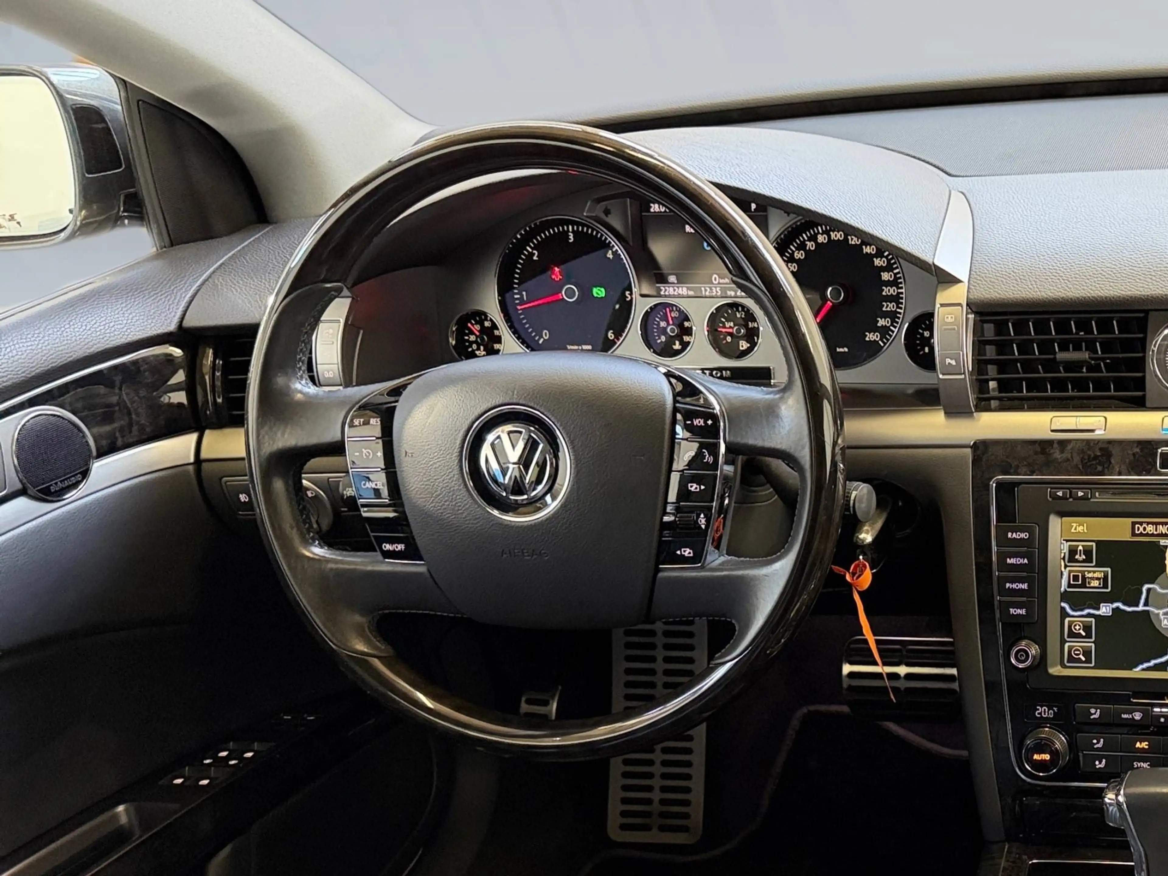 Volkswagen Phaeton 3.0 V6 TDI 4Motion (5-Sitzer) — photo 14
