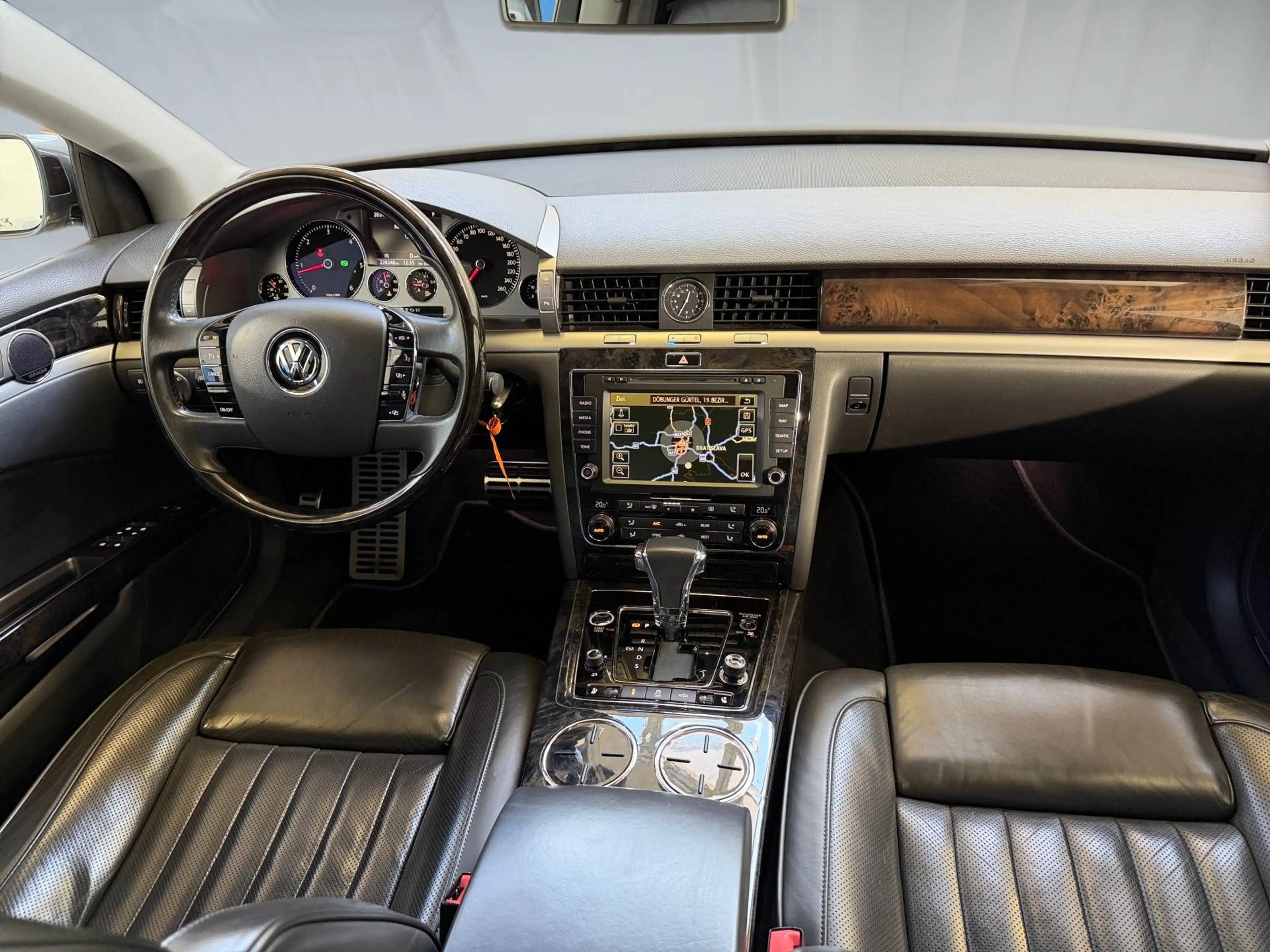 Volkswagen Phaeton 3.0 V6 TDI 4Motion (5-Sitzer) — photo 12