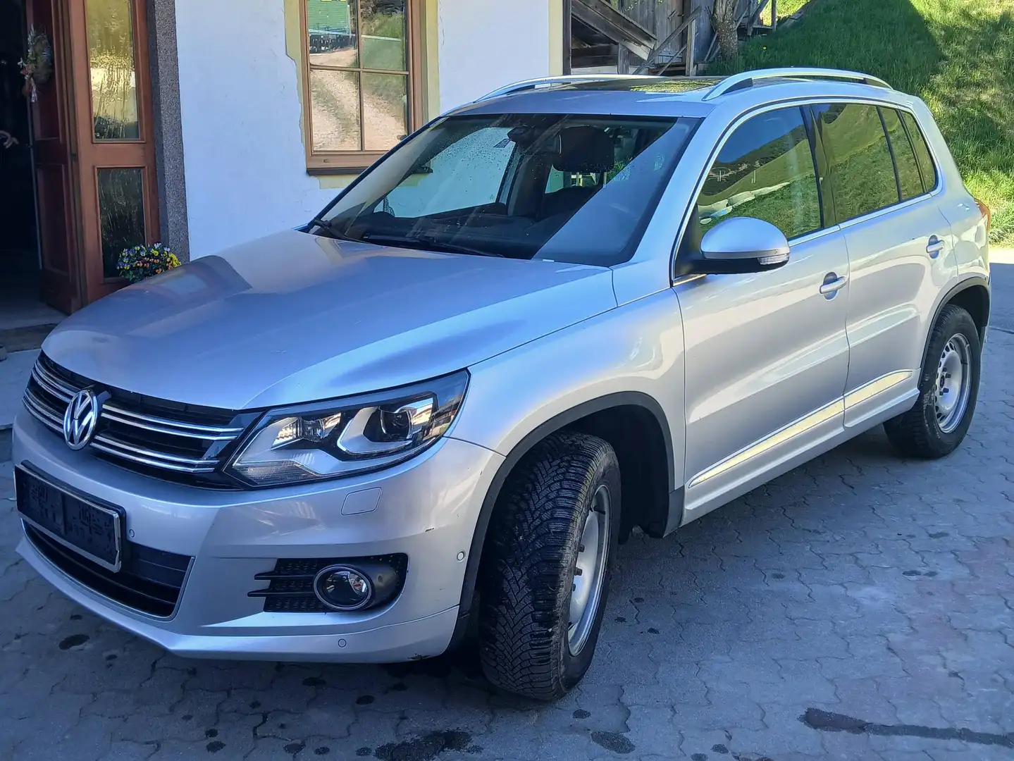 Volkswagen Tiguan Tiguan 2,0 TDI BMT 4Motion Sky DPF DSG Sky Silber - 2