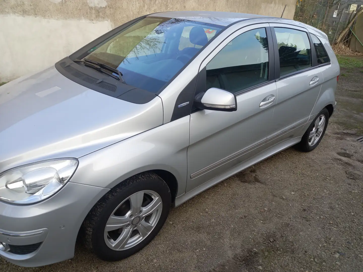 Mercedes-Benz B 180 B 180-MODELL-2011-PDC-KLIMA-ALLWETTERREIFEN-TOP ZUSTAND - 1