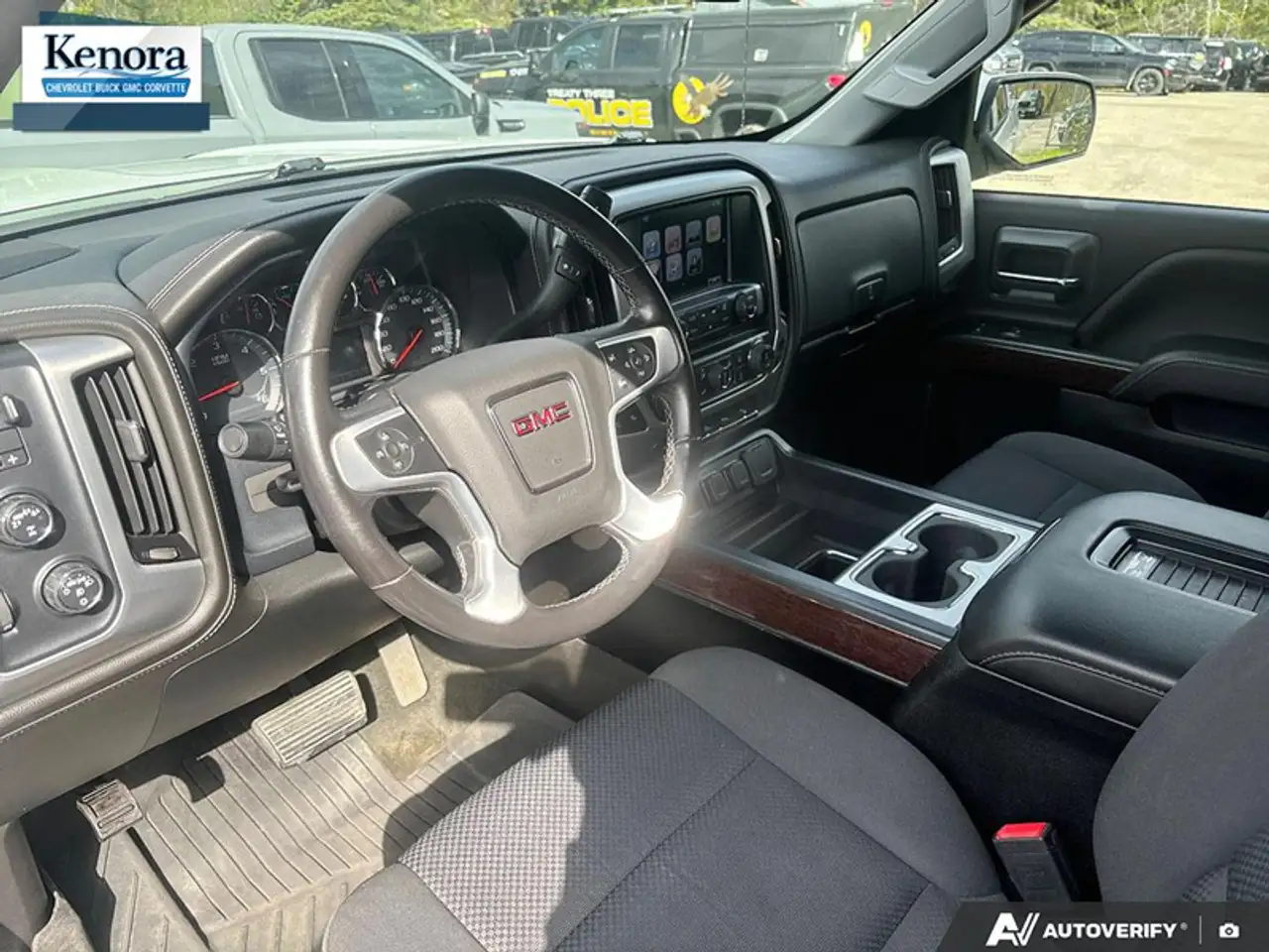 GMC Sierra 1500 снимка GMC Sierra 1500