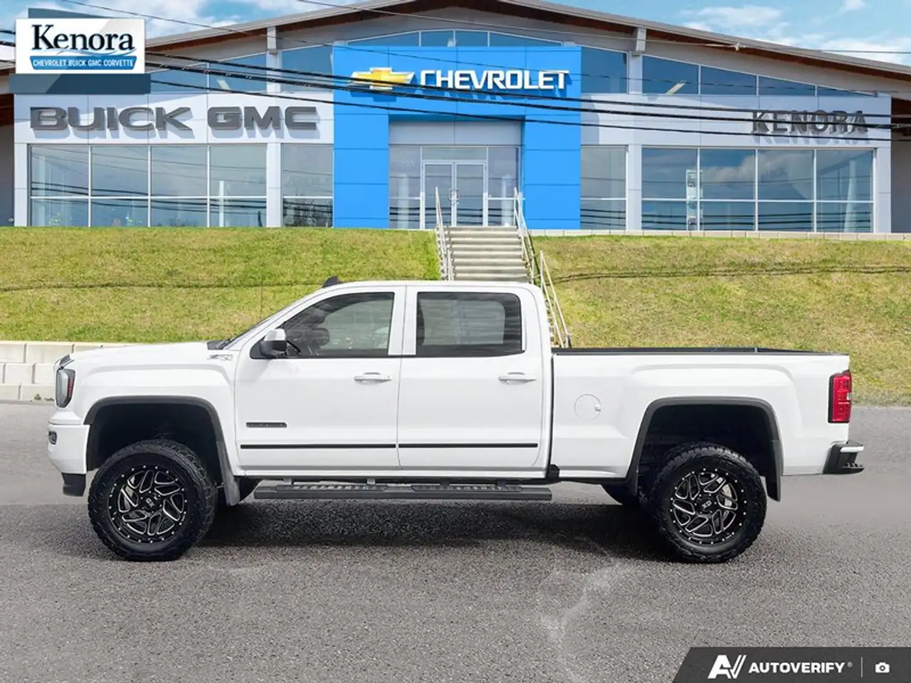 GMC Sierra 1500 снимка GMC Sierra 1500