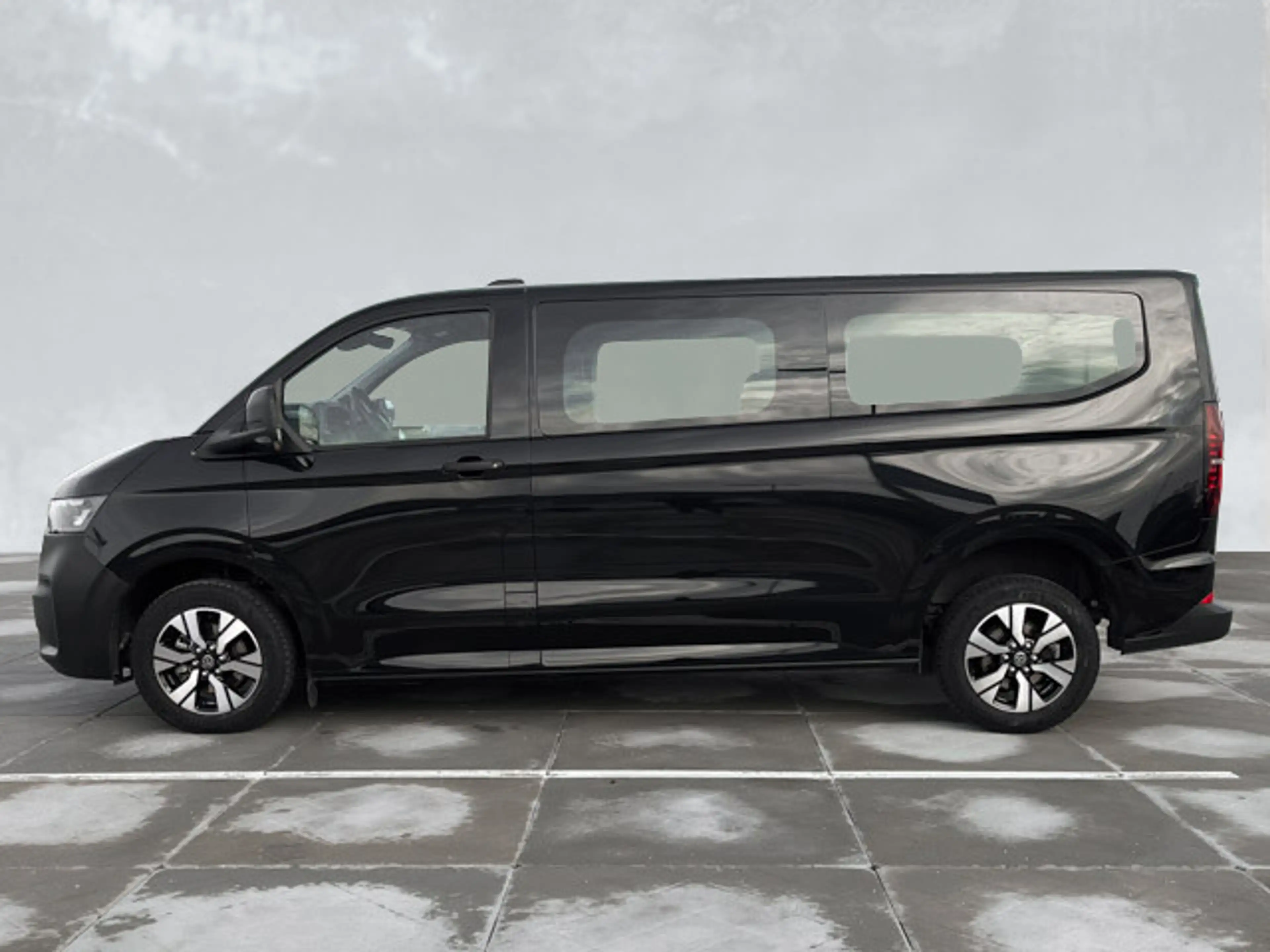 Volkswagen T7 Caravelle 2.0 TDI DSG Navi AHK LED RearView A — photo 2
