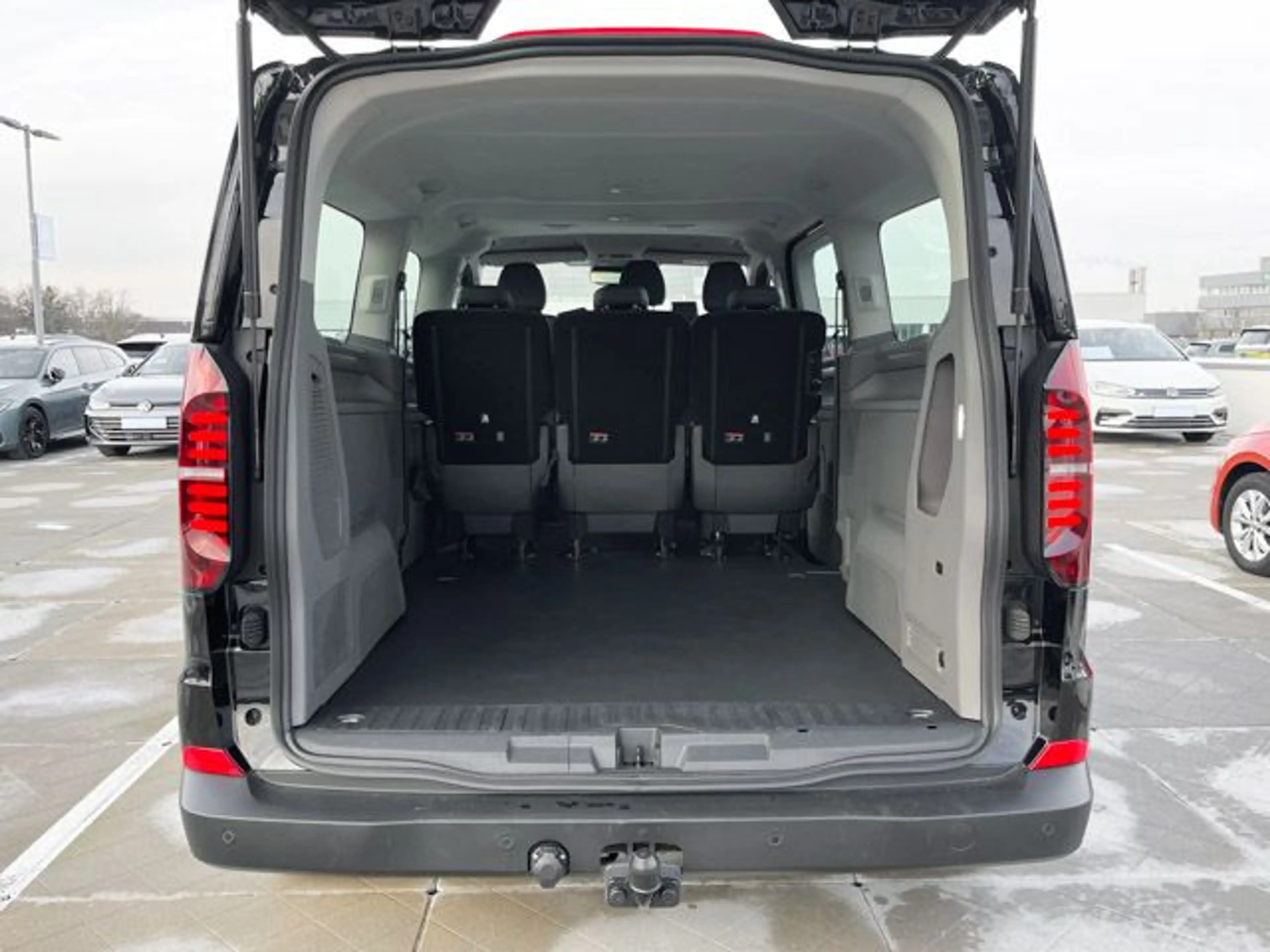 Volkswagen T7 Caravelle 2.0 TDI DSG Navi AHK LED RearView A — photo 15