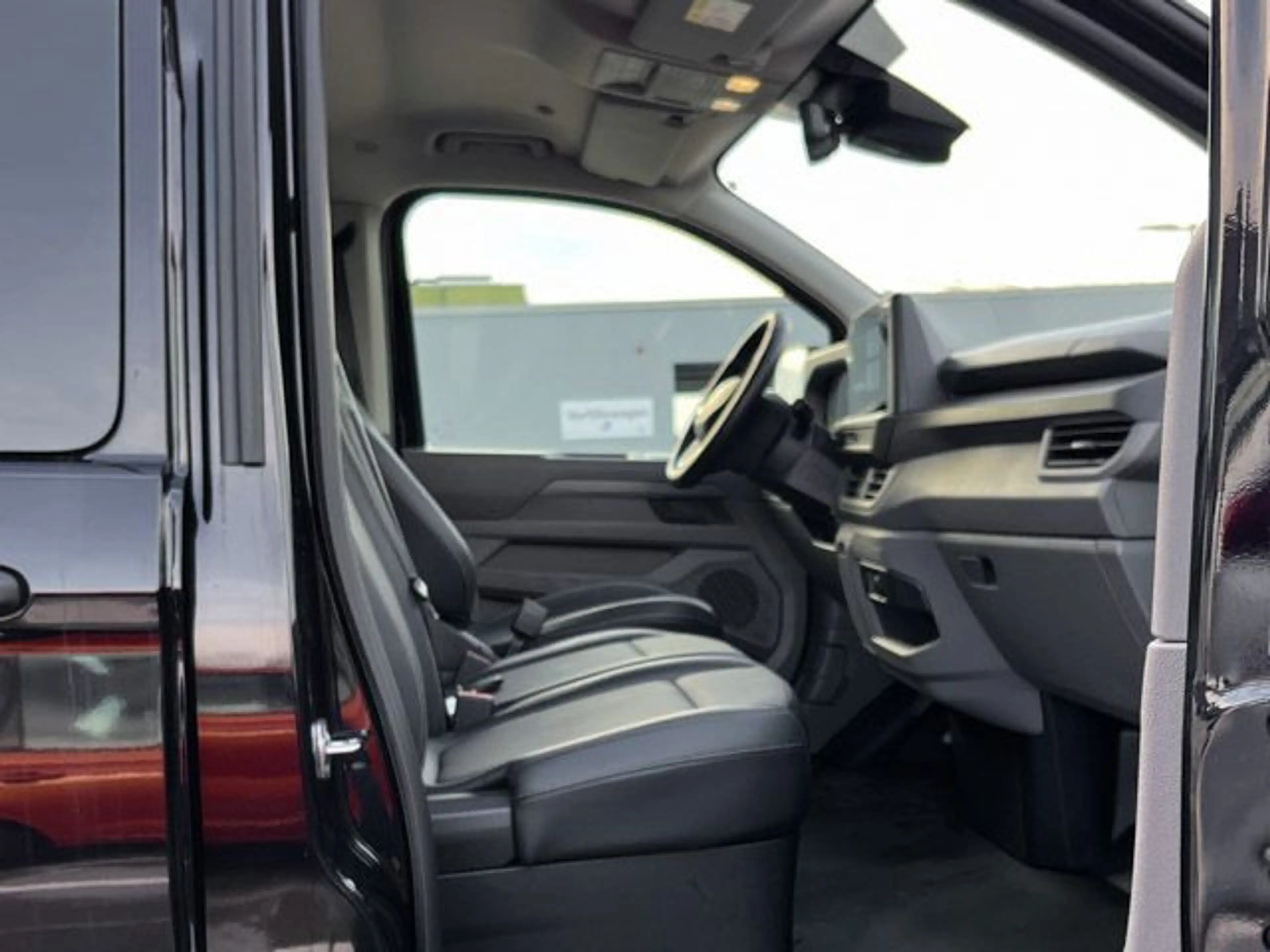 Volkswagen T7 Caravelle 2.0 TDI DSG Navi AHK LED RearView A — photo 4