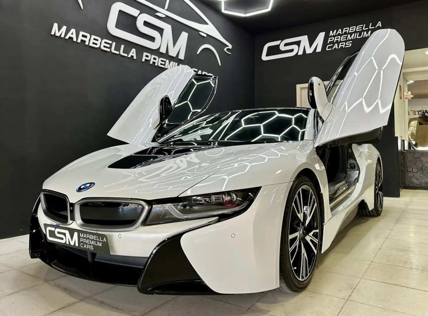 BMW i8 White - 1