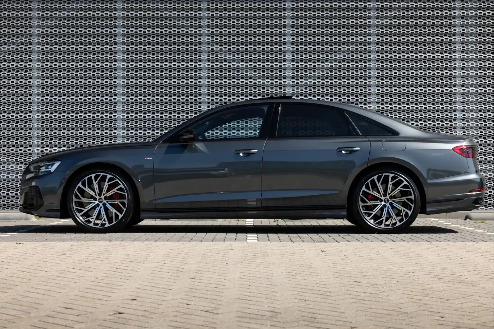 Audi A8 60 TFSI e 462pk tiptronic quattro S Line | Panoram Grau - 2