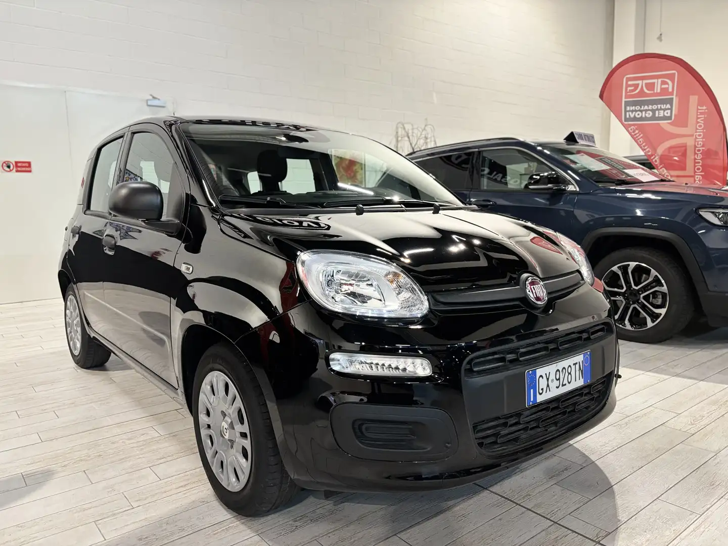 Fiat New Panda *NO OBBLIGO FINANZIAMENTO* 5 POSTI HYBRID1.0 70CV Nero - 2