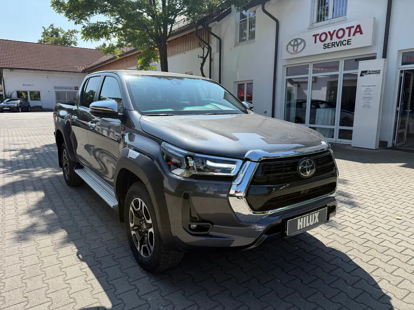 Toyota Hilux 4x4 Double Cab Autm. Executive,Navi,360°Kamera Grijs - 2