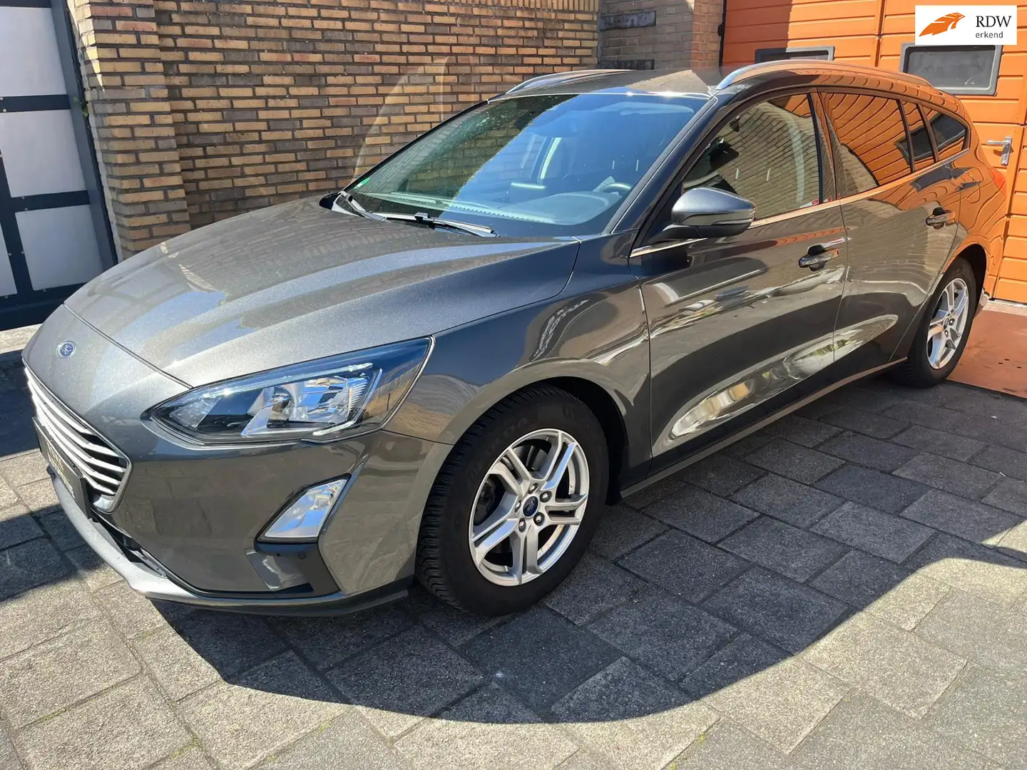 Ford Focus Wagon 1.5 EcoBoost Active X Business Grijs - 1