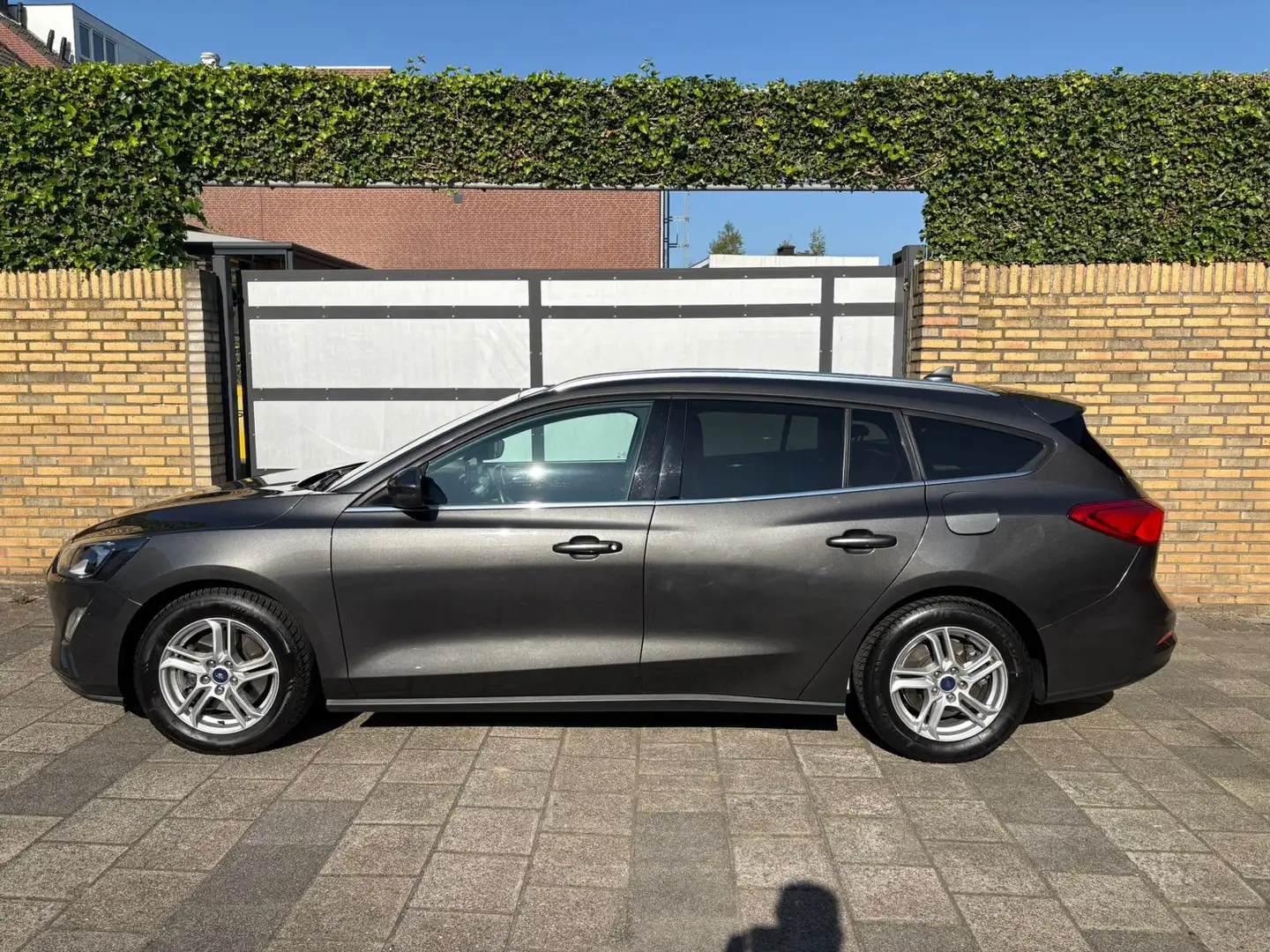 Ford Focus Wagon 1.5 EcoBoost Active X Business Gris - 2