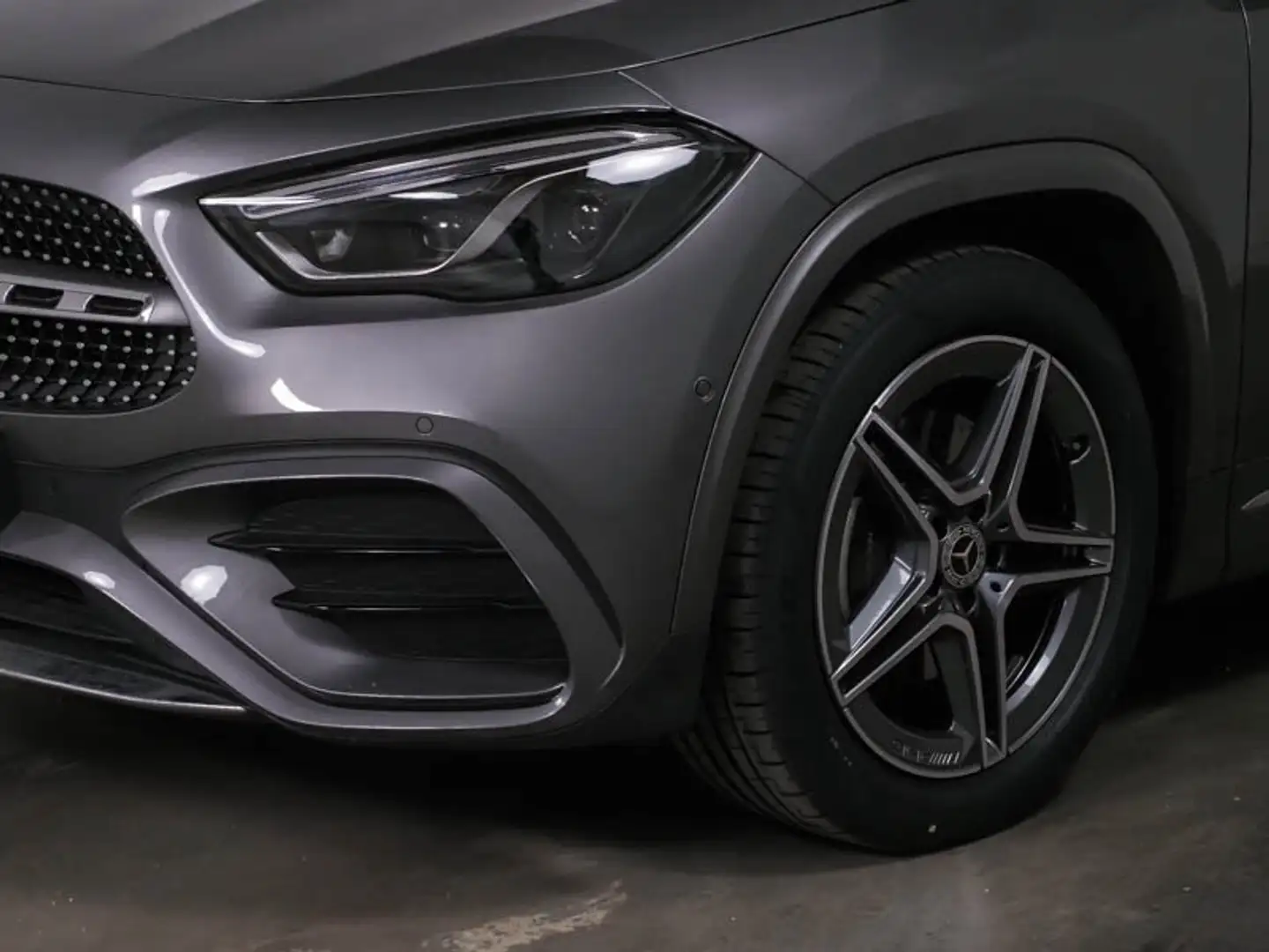 Mercedes-Benz GLA 180 GLA 180 AMG+STHZ+DISTRO+PANO+360°+HUD+MLED+KEYLE Grigio - 2