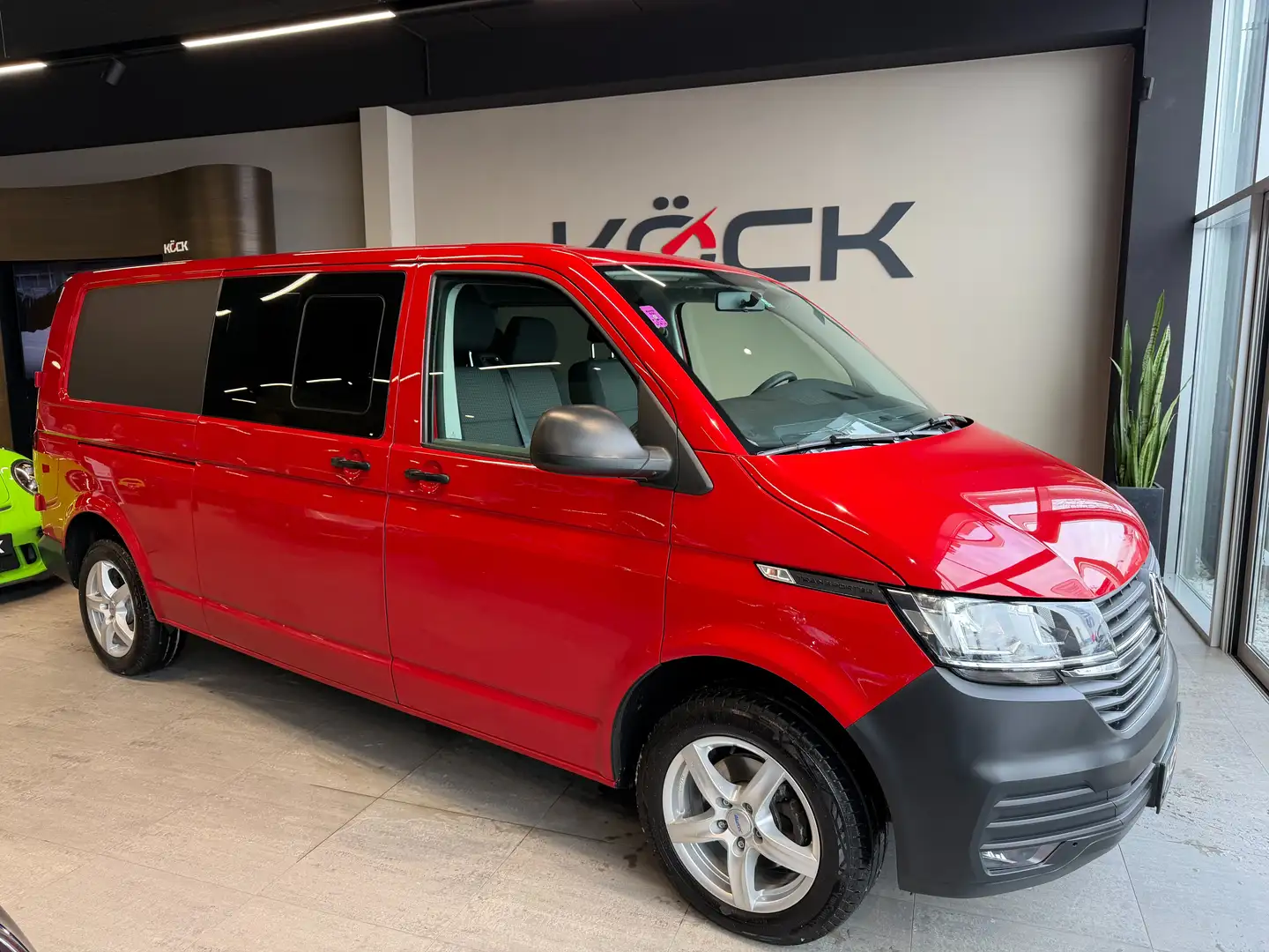 Volkswagen T6.1 Transporter PLUS Comfortline lang 4Motion Rouge - 1